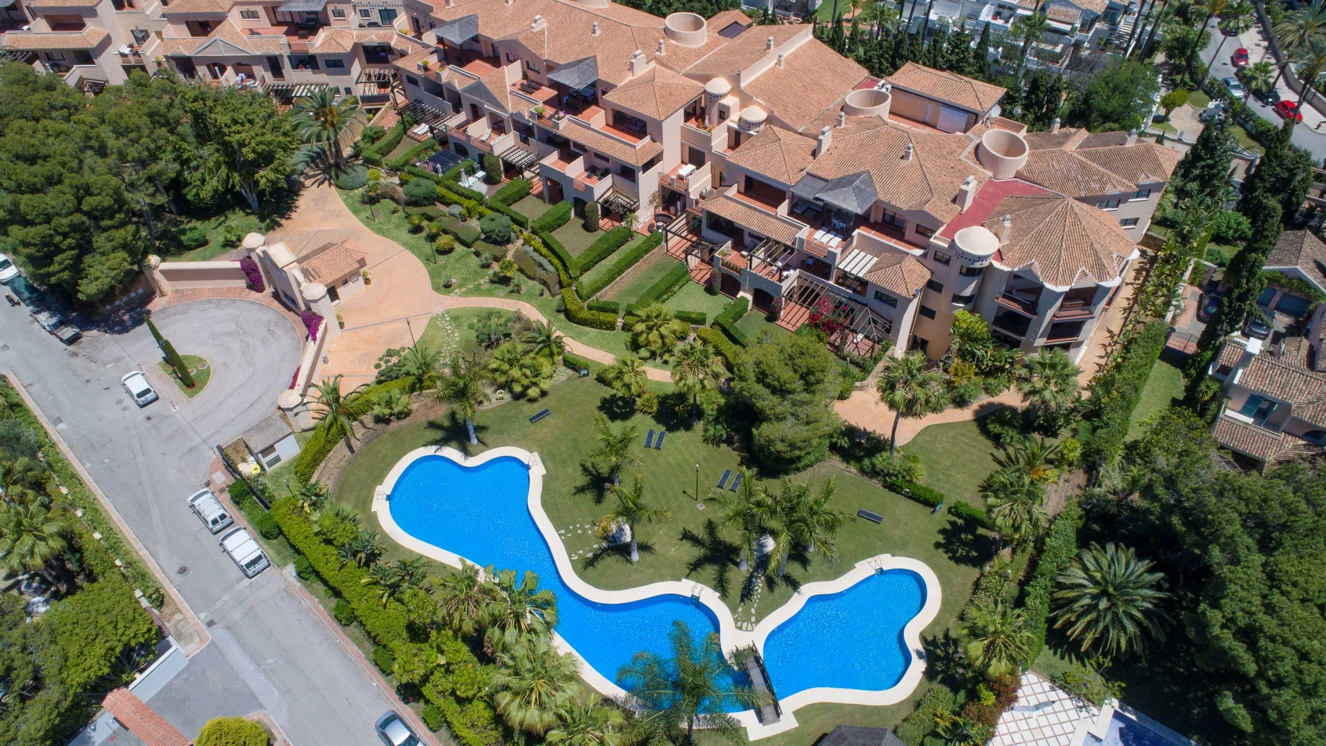 Buy Marbella - Puerto Banus ground floor apartment with 2 bedrooms