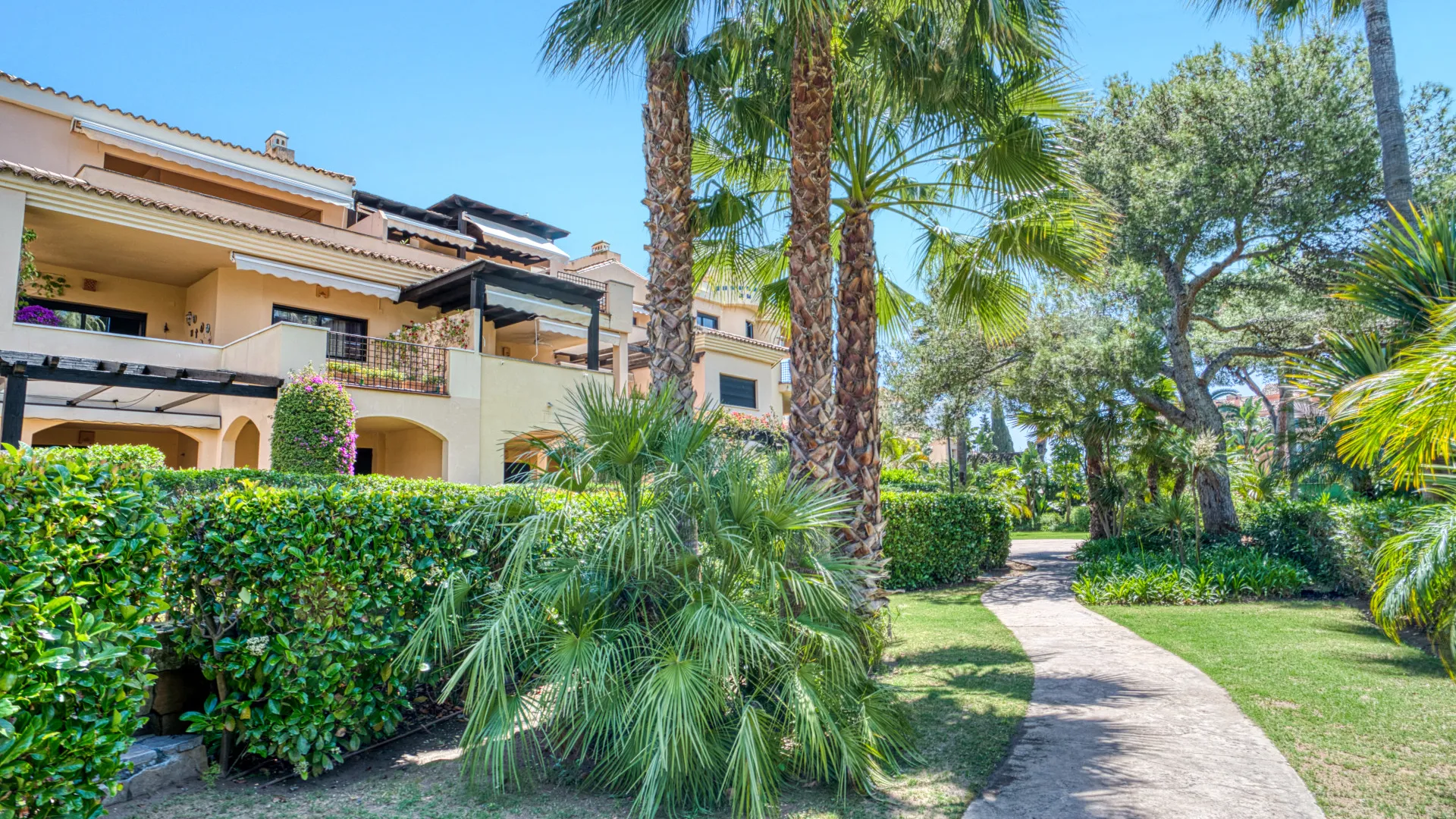 Buy Marbella - Puerto Banus ground floor apartment with 2 bedrooms