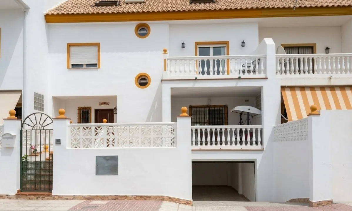 Town house for sale in San Pedro de Alcantara with 5 bedrooms