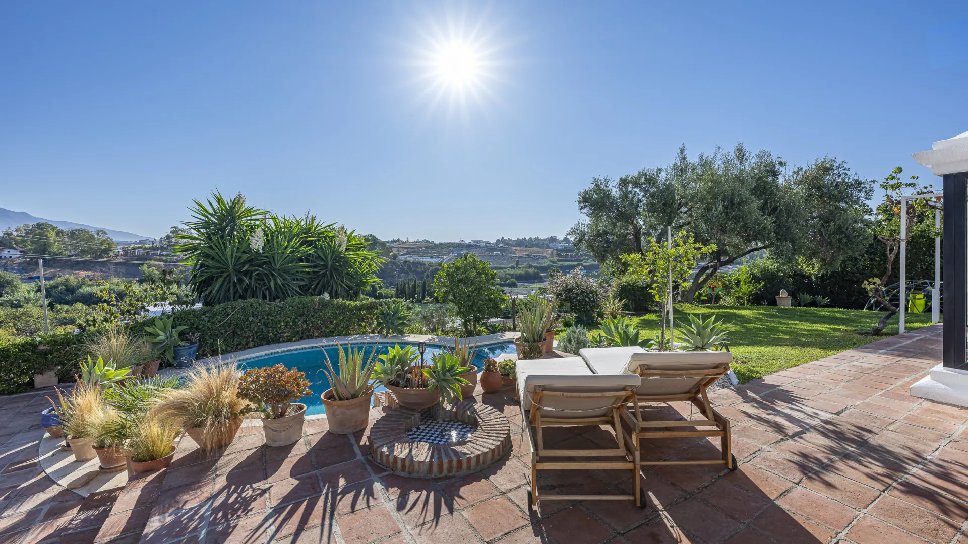 Buy Guadalmina Alta 3 bedrooms villa