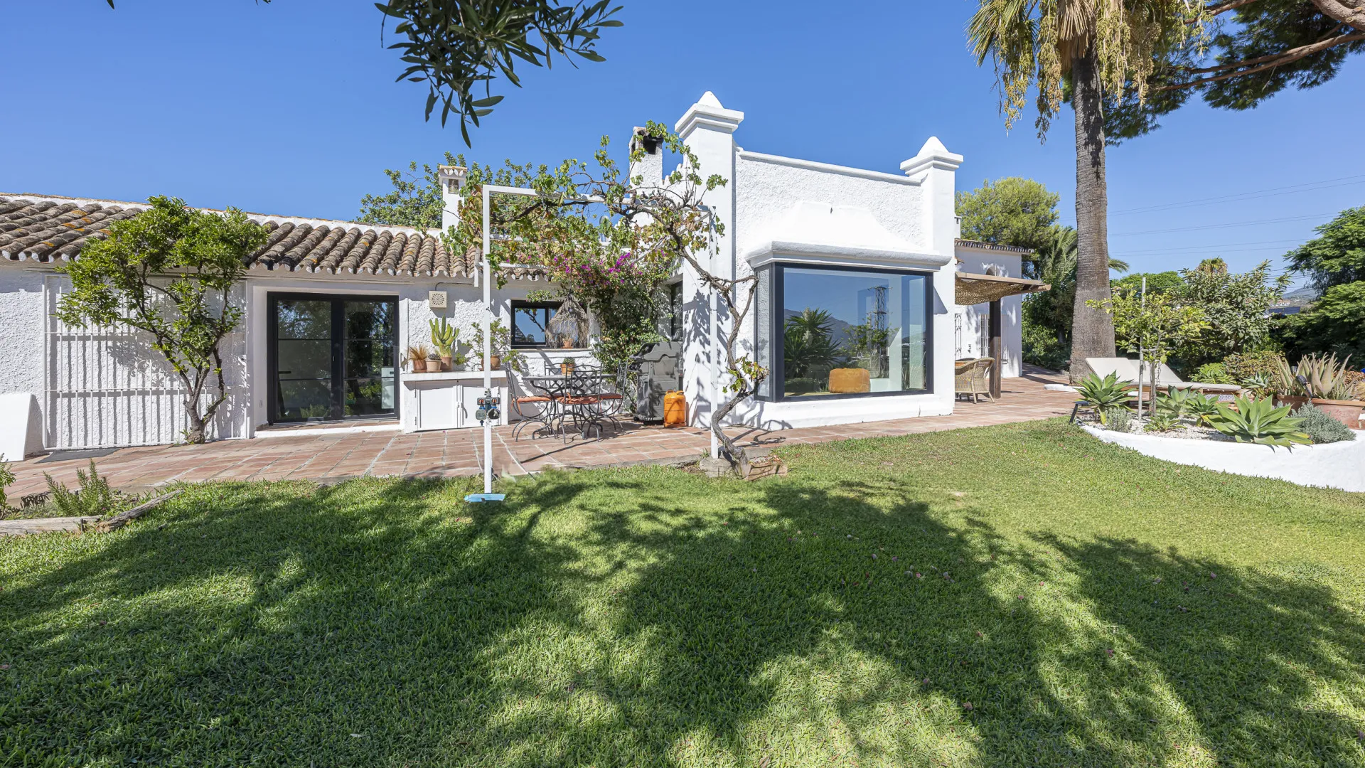 Buy Guadalmina Alta 3 bedrooms villa