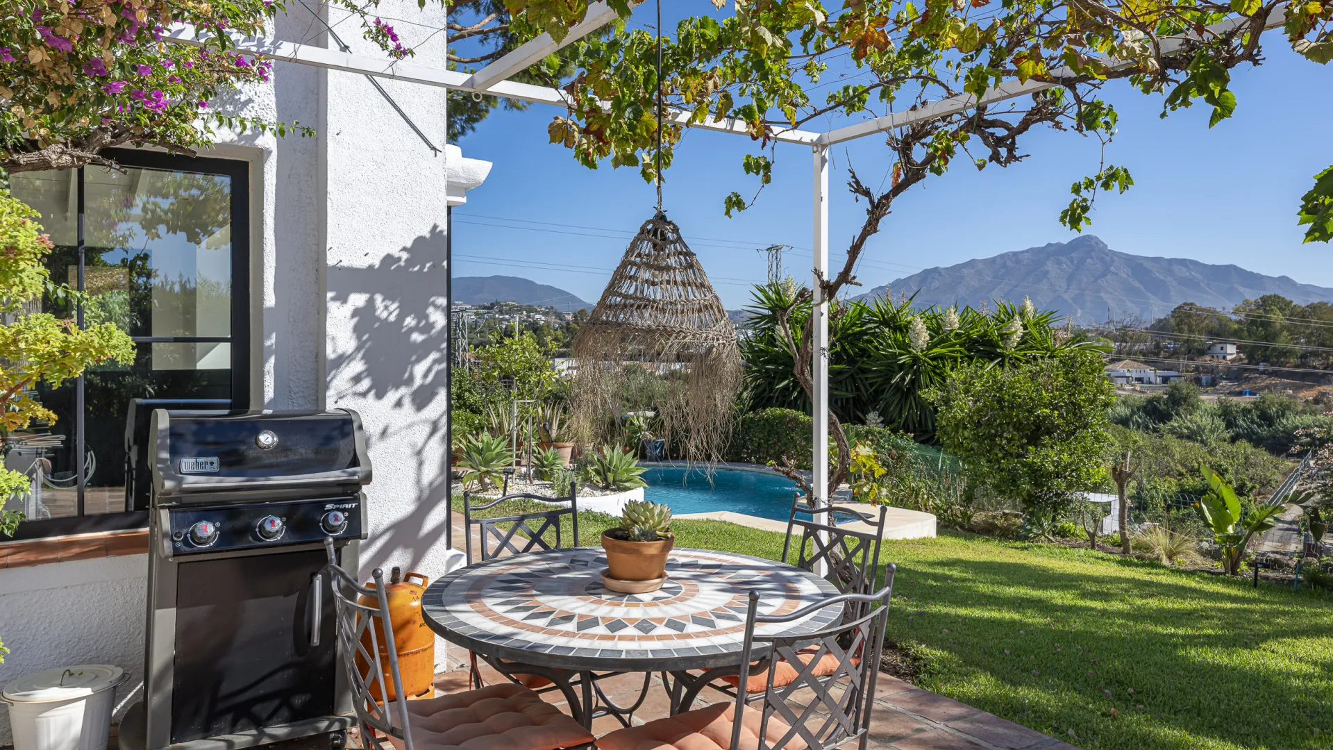 Buy Guadalmina Alta 3 bedrooms villa