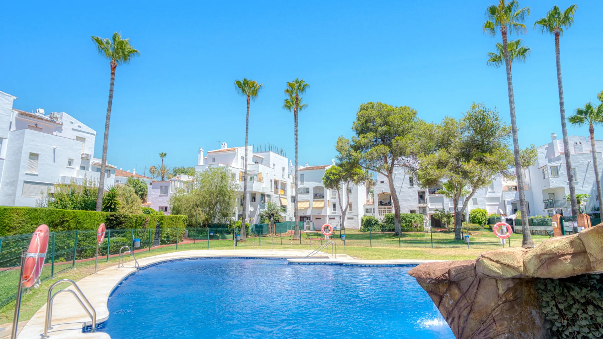 Atico duplex con 3 dormitorios en venta en Parque Elviria