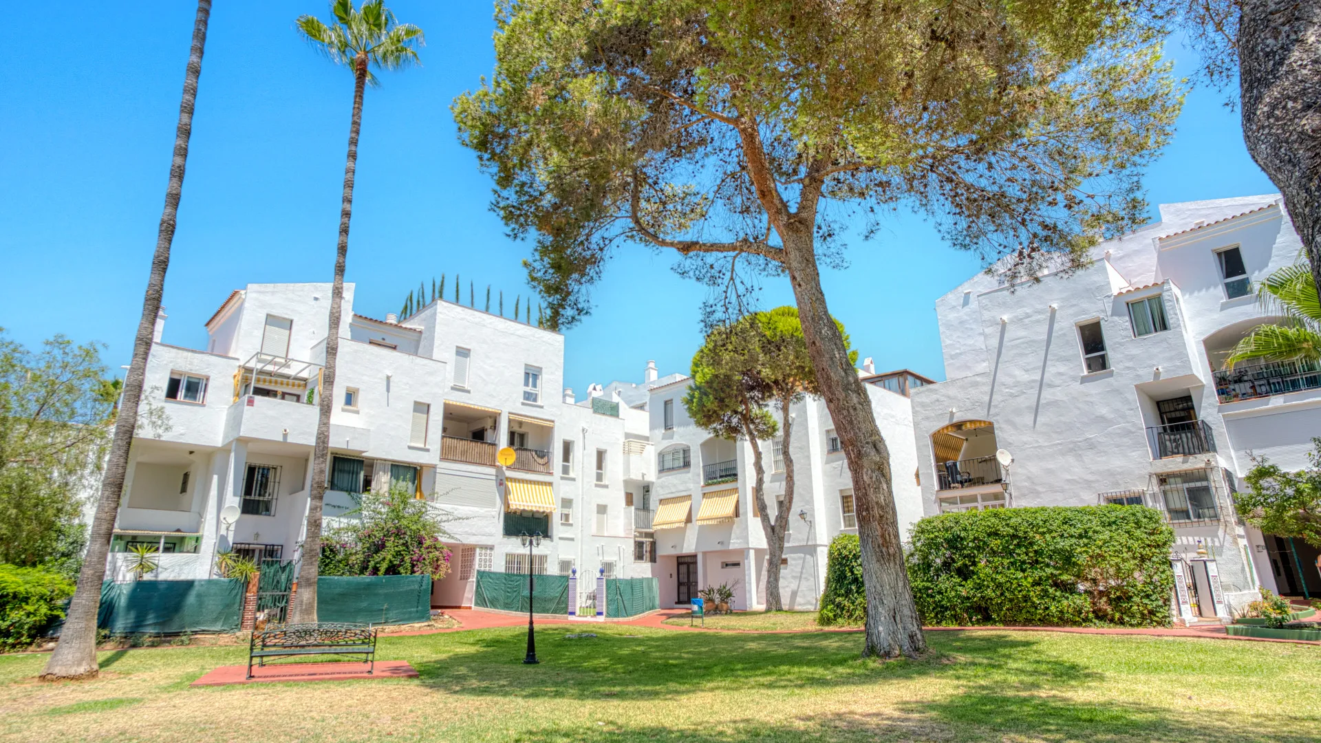 Atico duplex con 3 dormitorios en venta en Parque Elviria