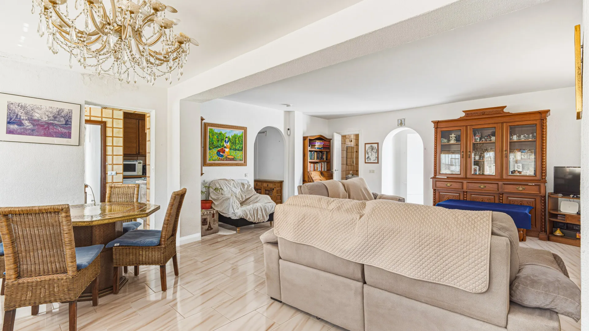 Villa for sale in Nueva Andalucia