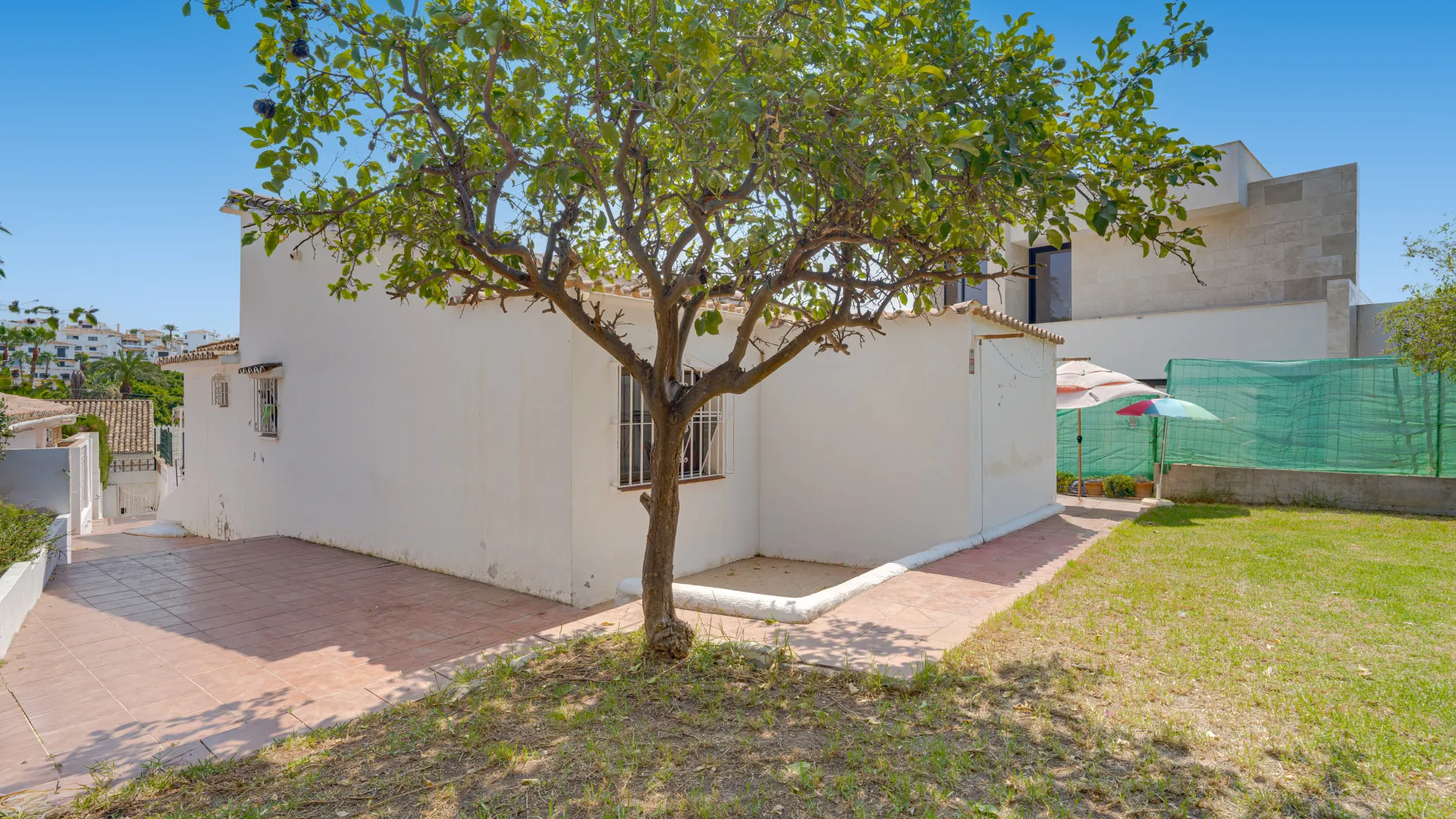 Villa for sale in Nueva Andalucia
