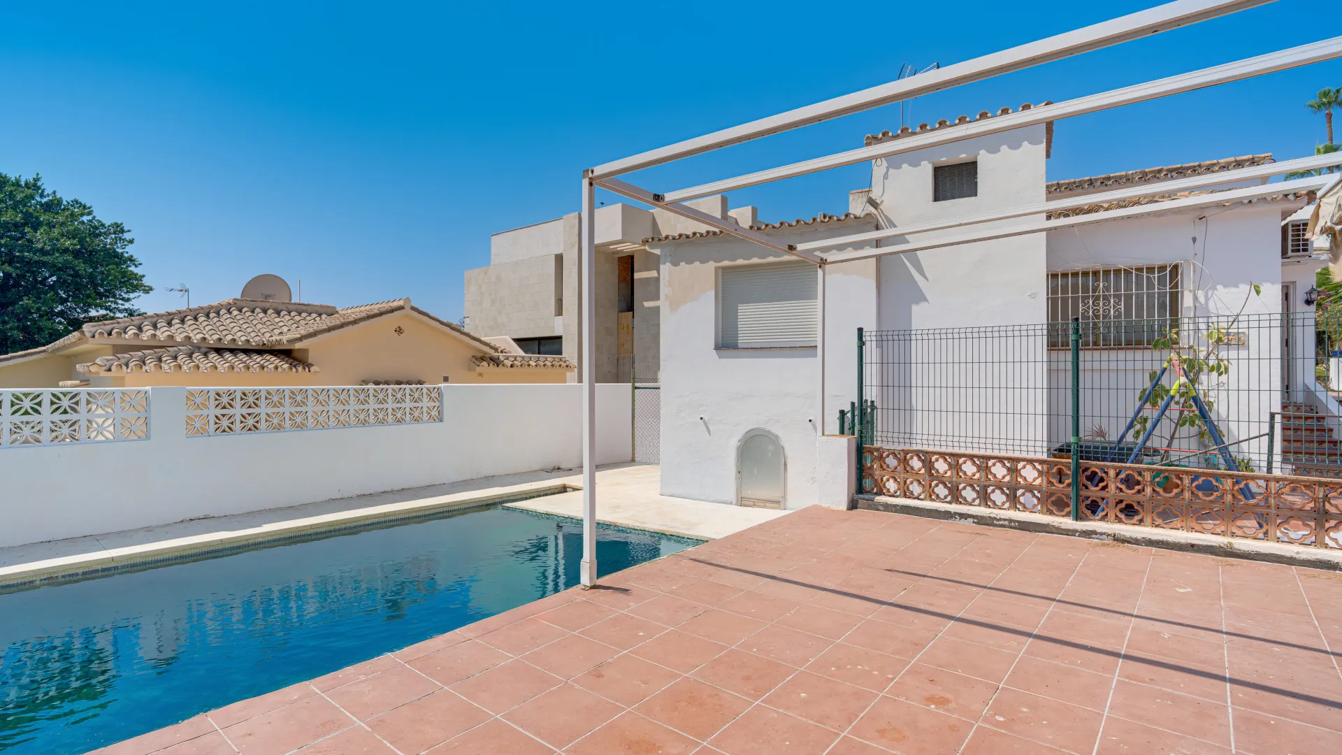 Villa for sale in Nueva Andalucia