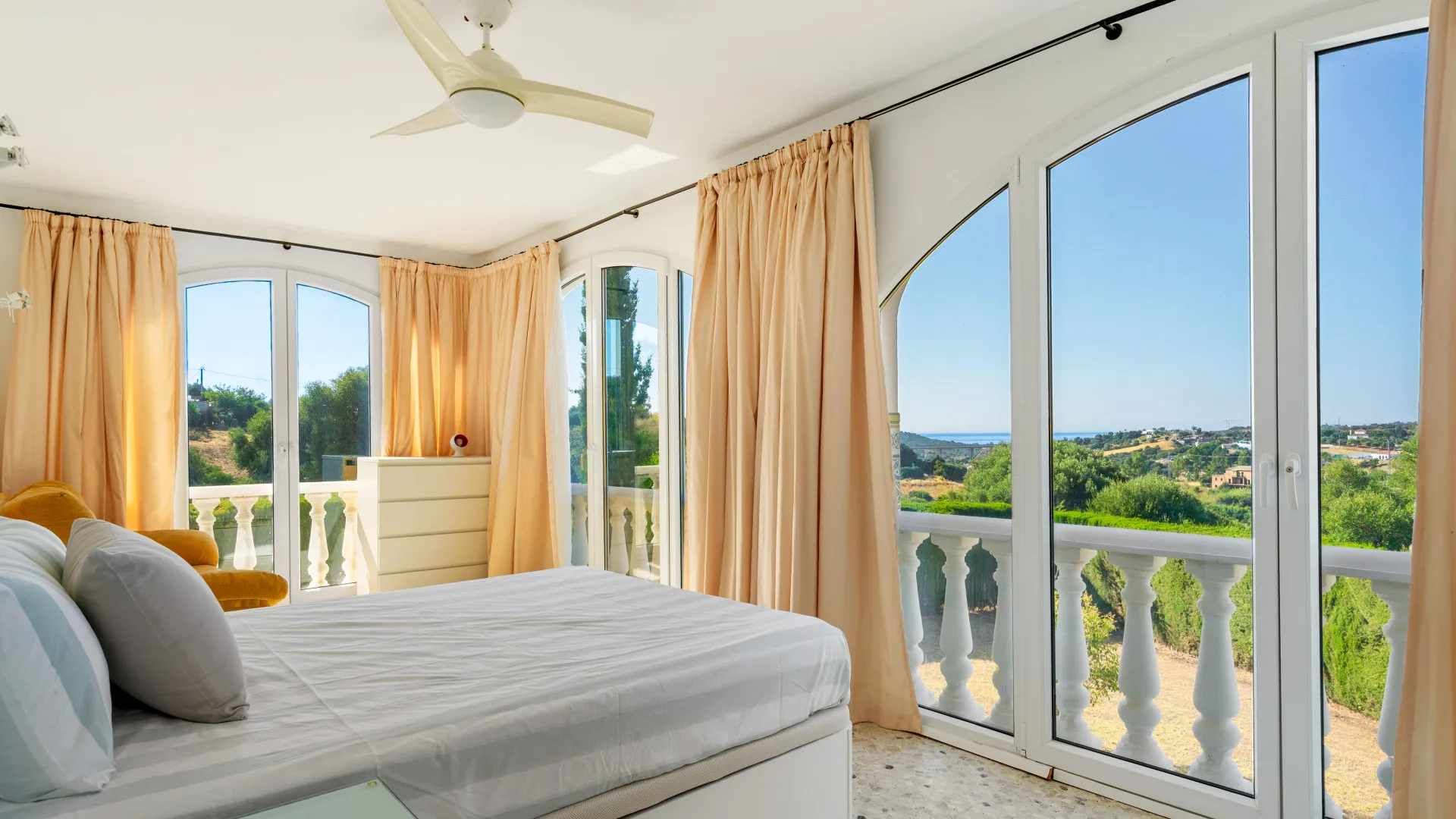 4 bedrooms villa for sale in Los Pedregales