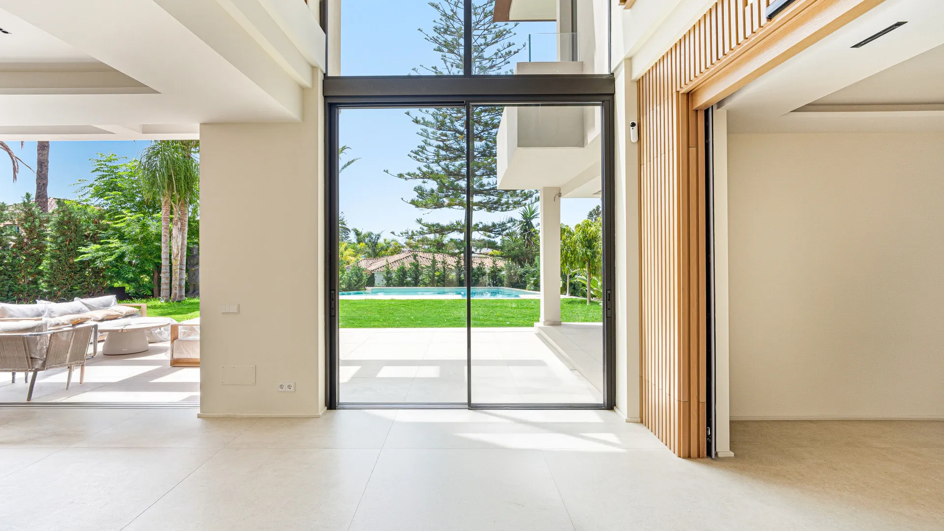 5 bedrooms Los Monteros Playa villa for sale