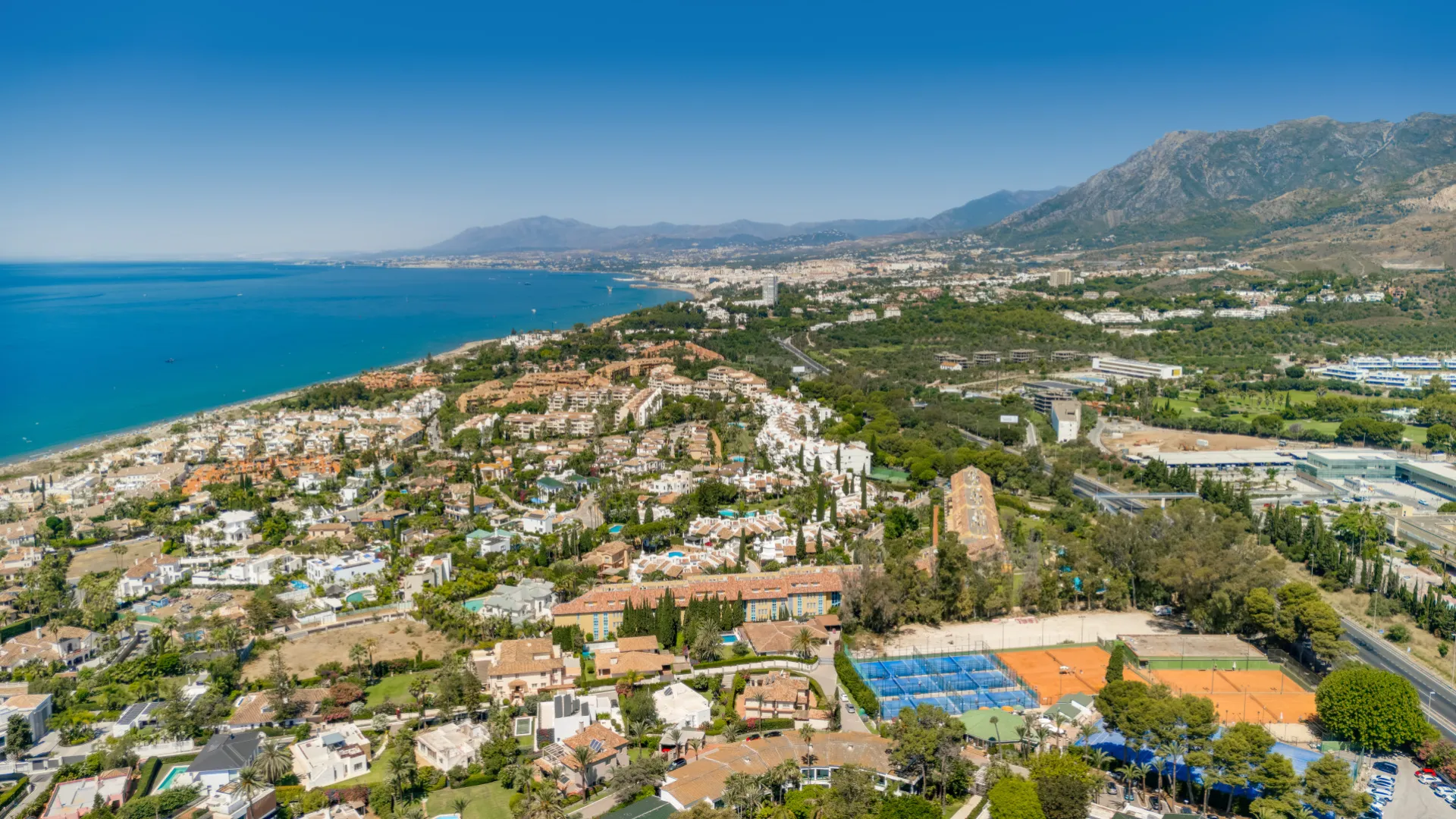 Comprar villa en Los Monteros Playa de 5 dormitorios