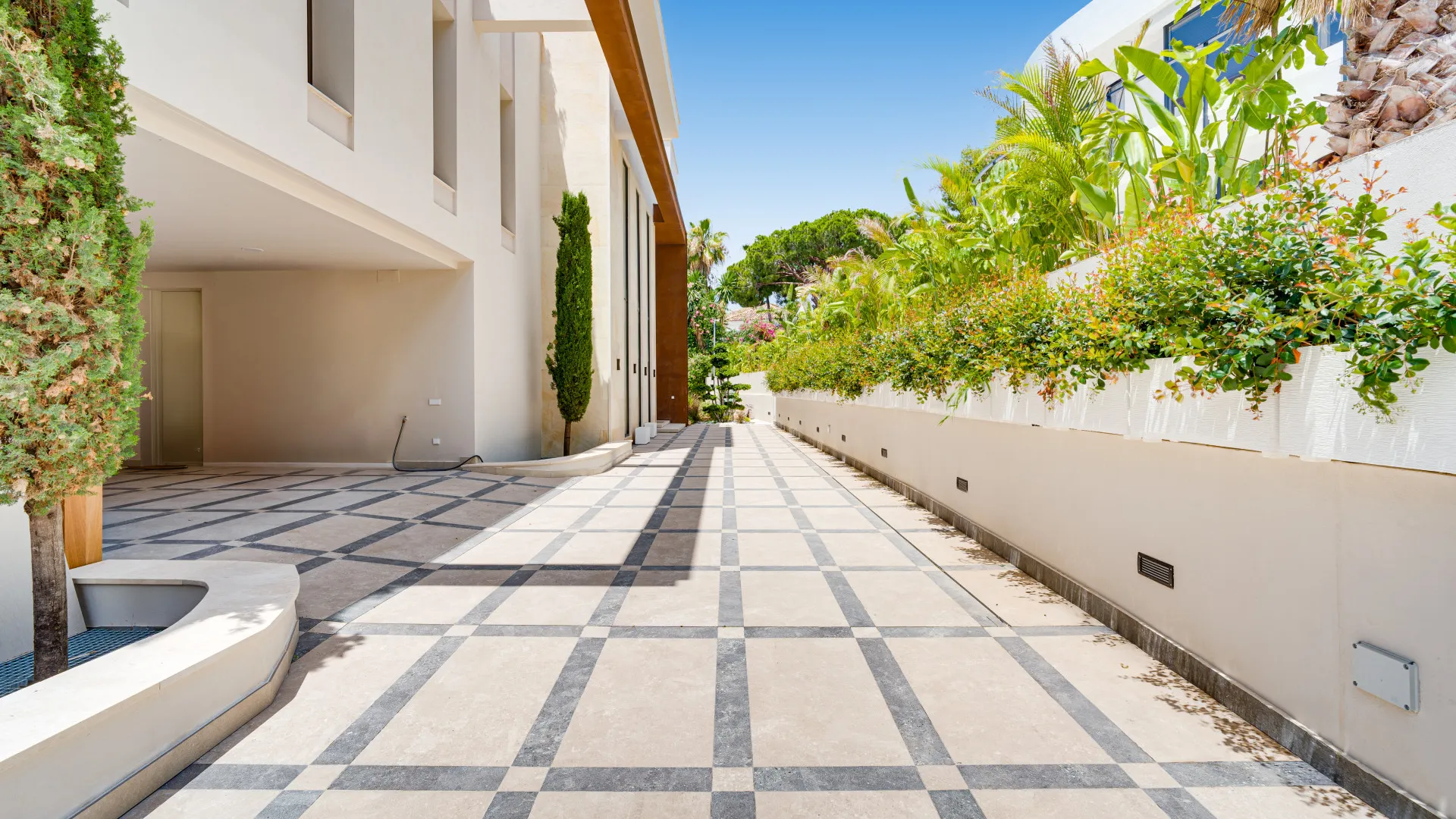 5 bedrooms Los Monteros Playa villa for sale