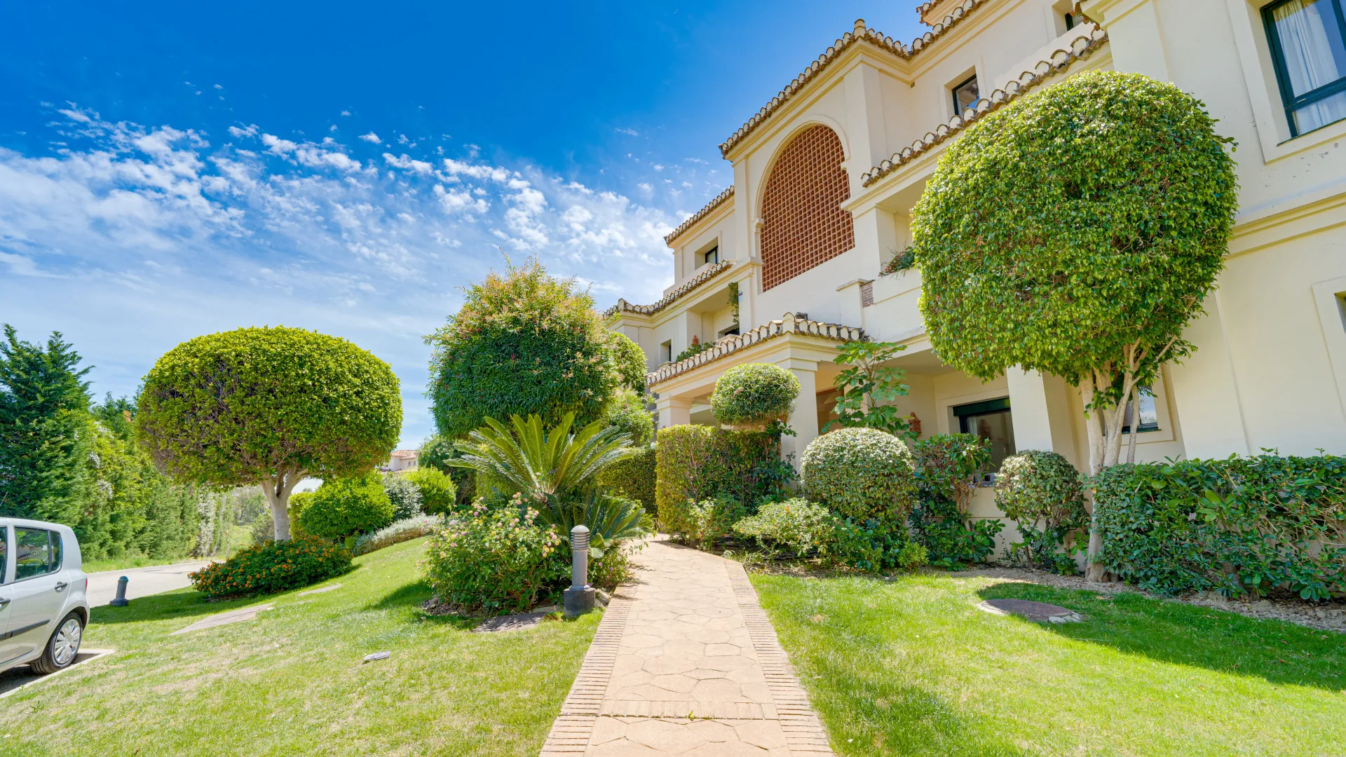 For sale ground floor apartment in Los Capanes del Golf