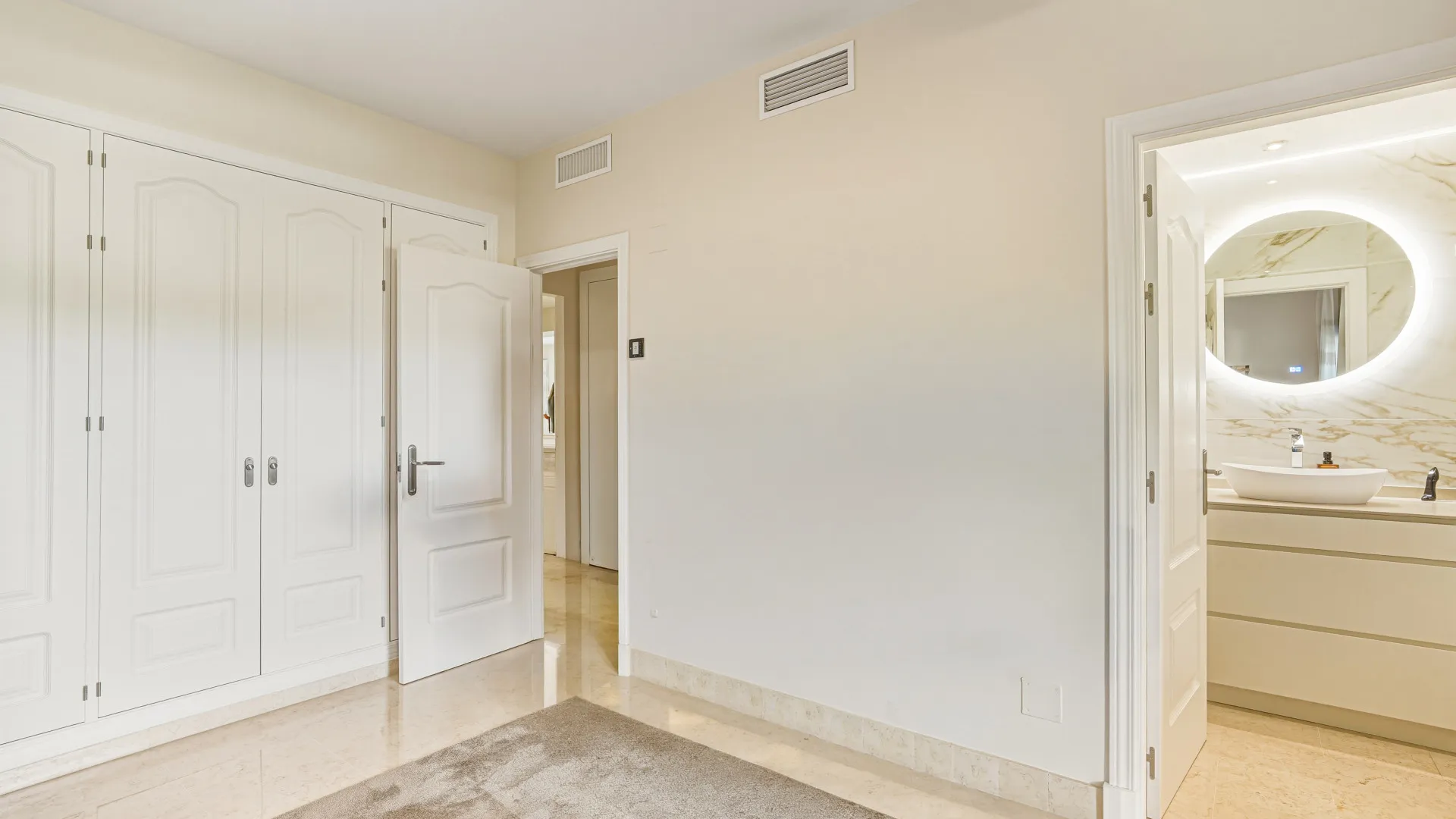 For sale ground floor apartment in Los Capanes del Golf
