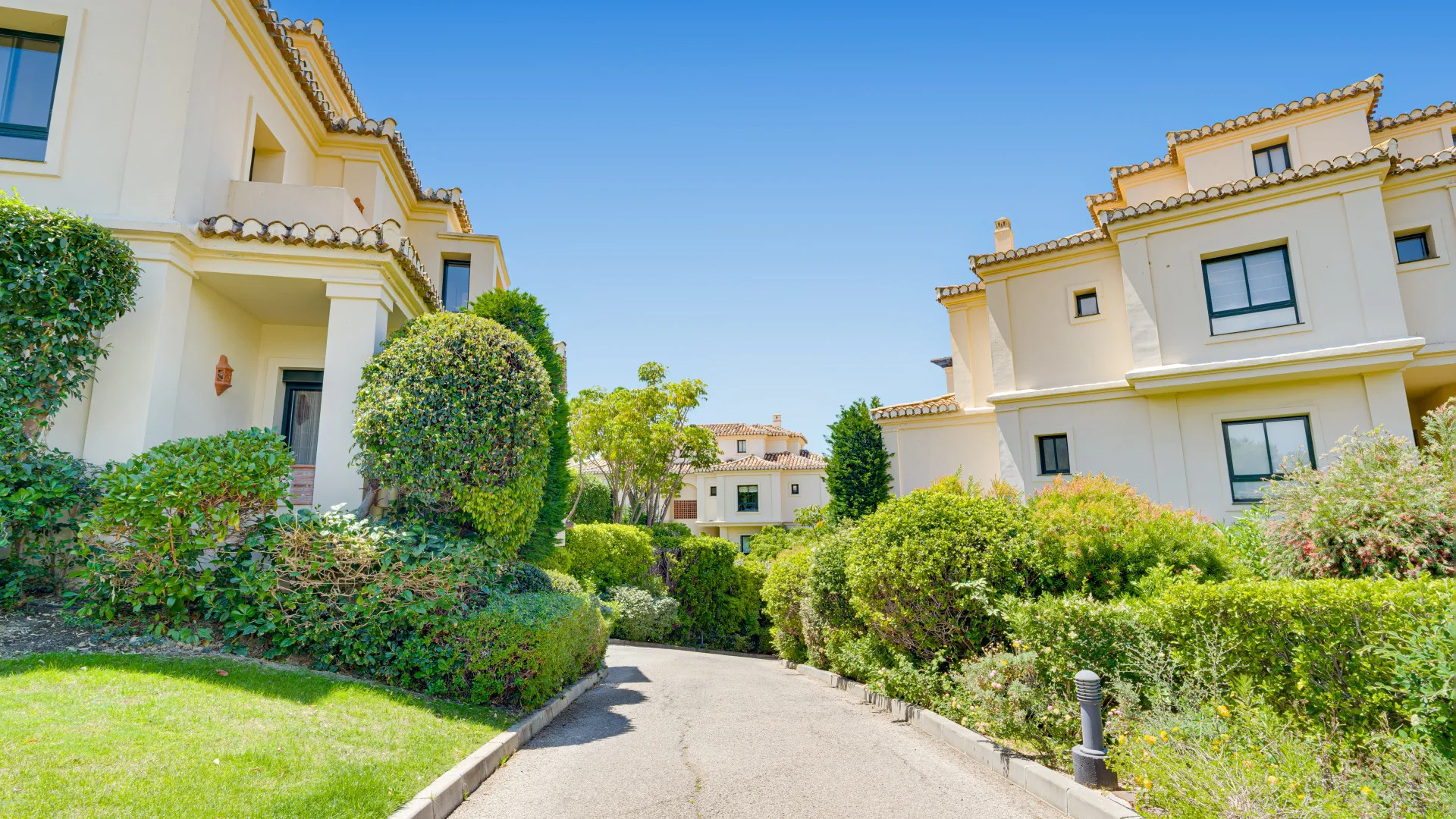 For sale ground floor apartment in Los Capanes del Golf