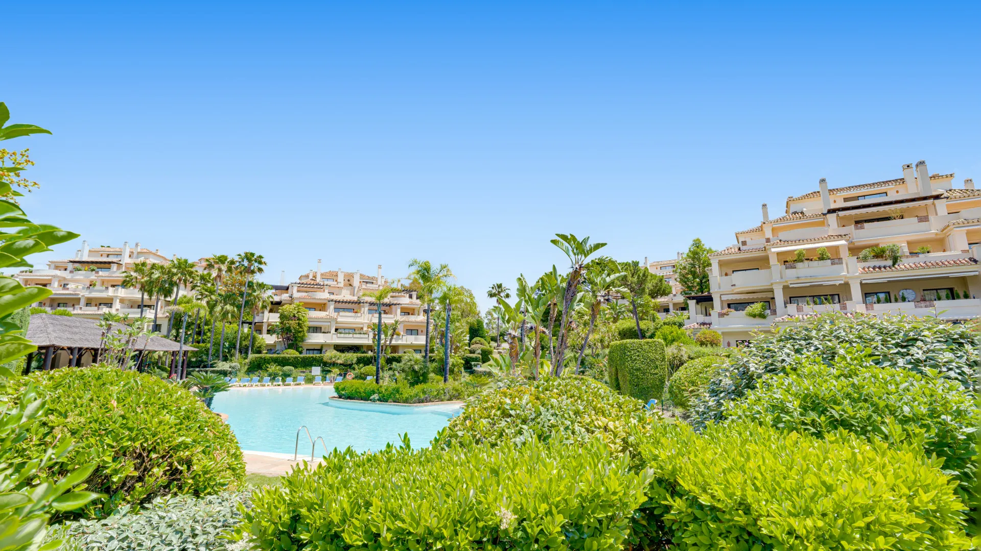 For sale ground floor apartment in Los Capanes del Golf