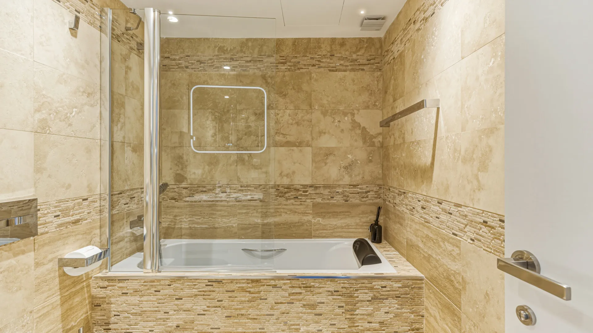 2 bedrooms Dominion Beach apartment for sale