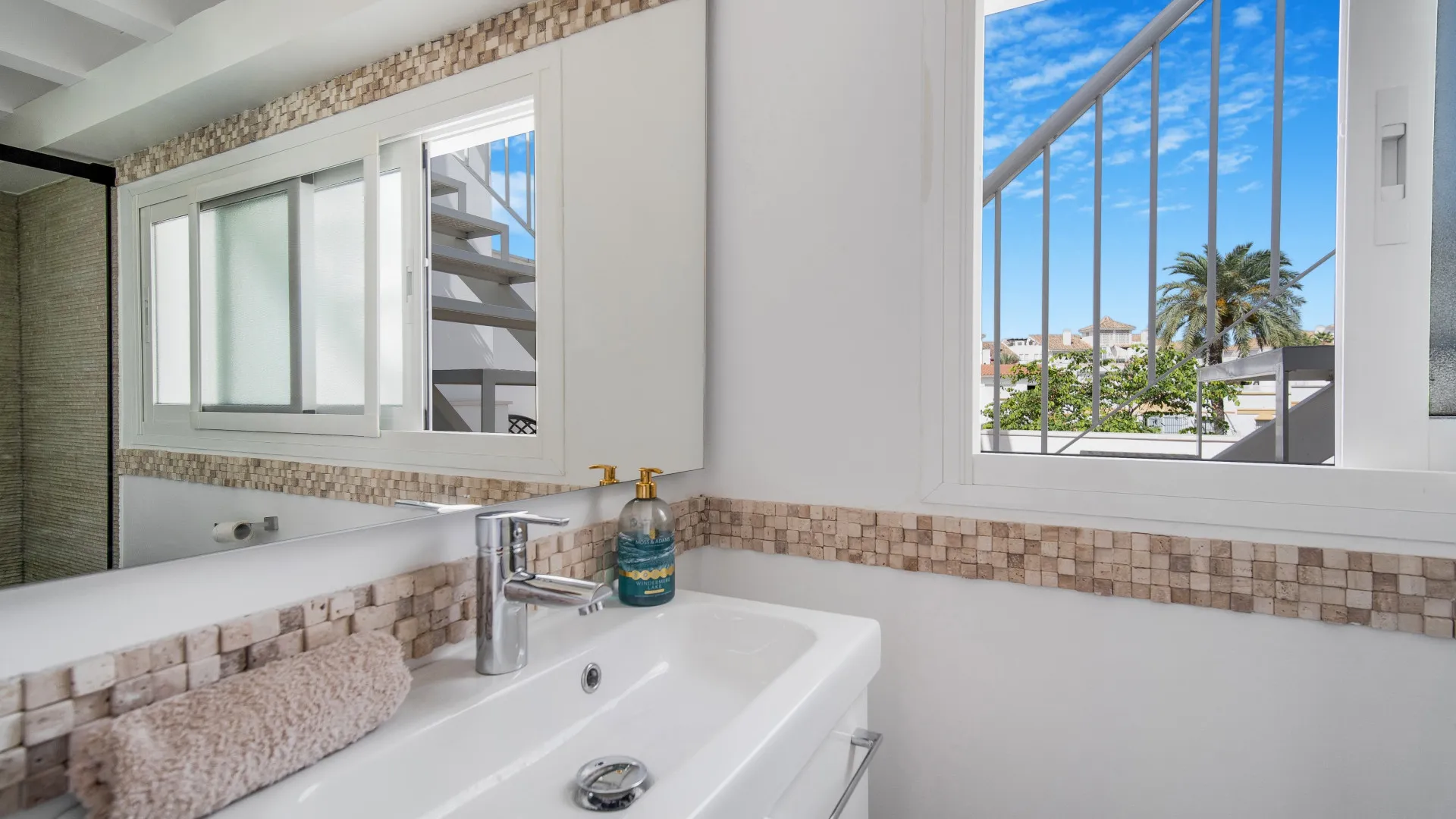 For sale Marbellamar town house with 4 bedrooms