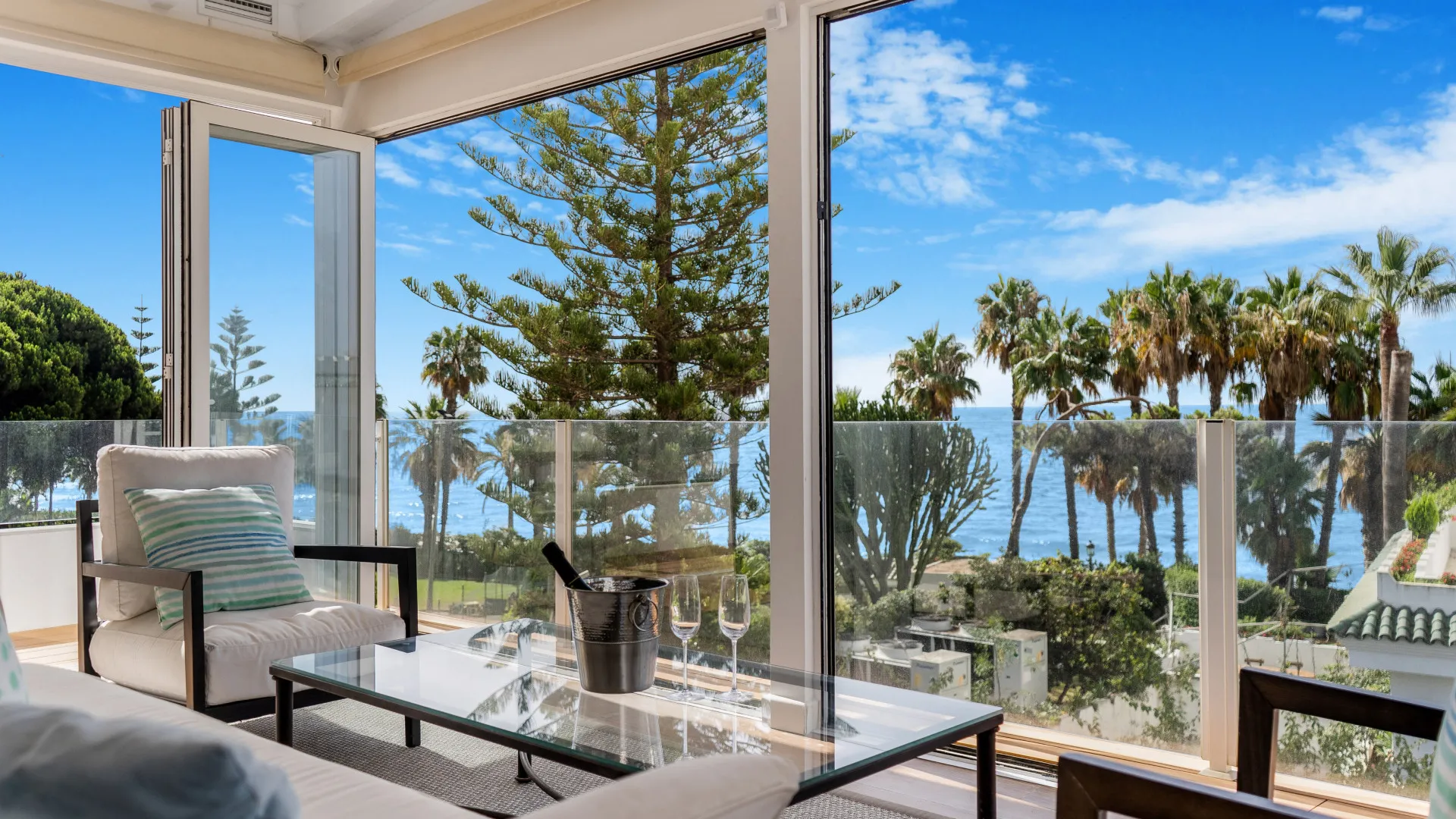 For sale Marbellamar town house with 4 bedrooms