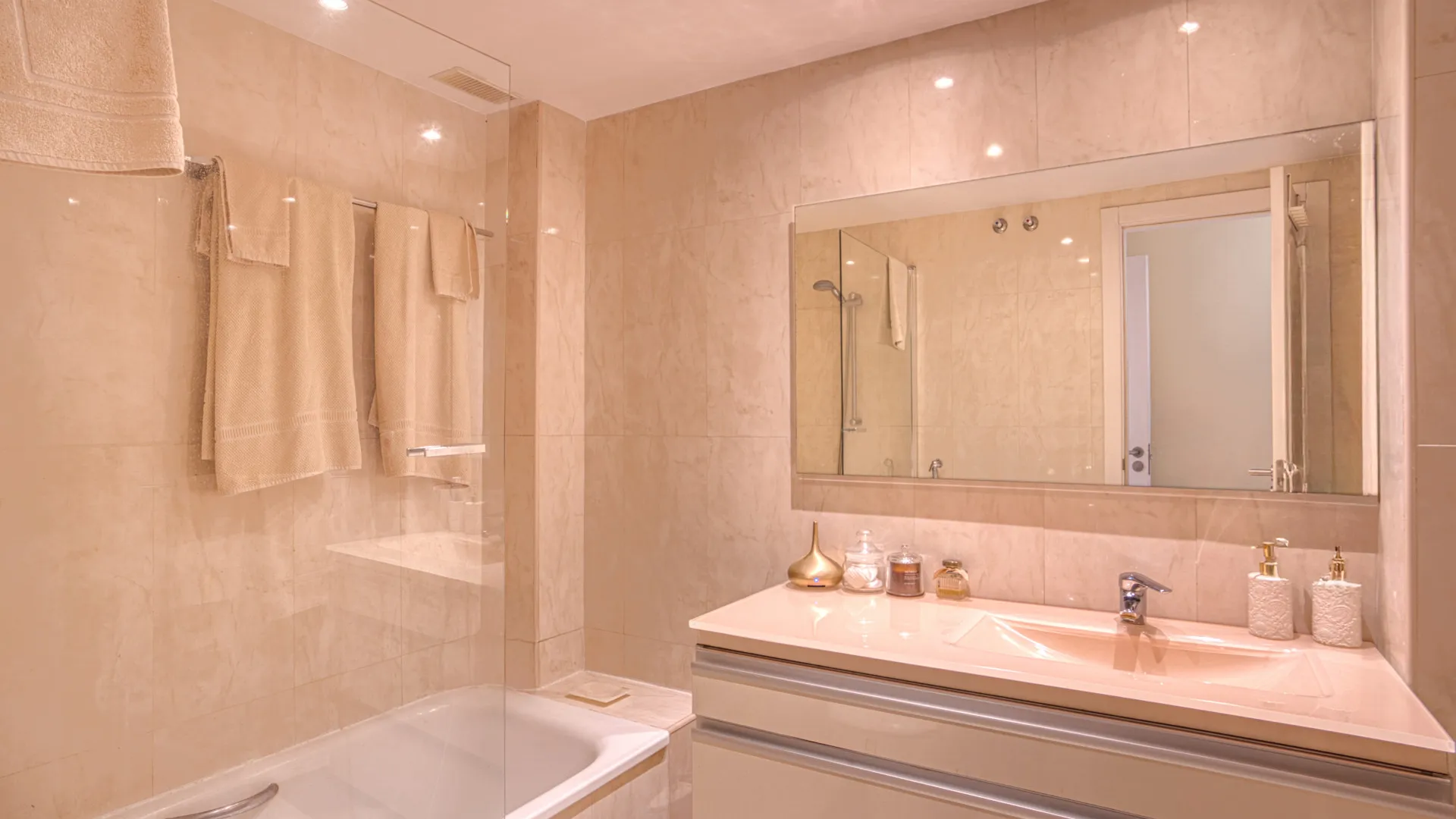 Costa Nagüeles III, apartamento en venta con 3 dormitorios