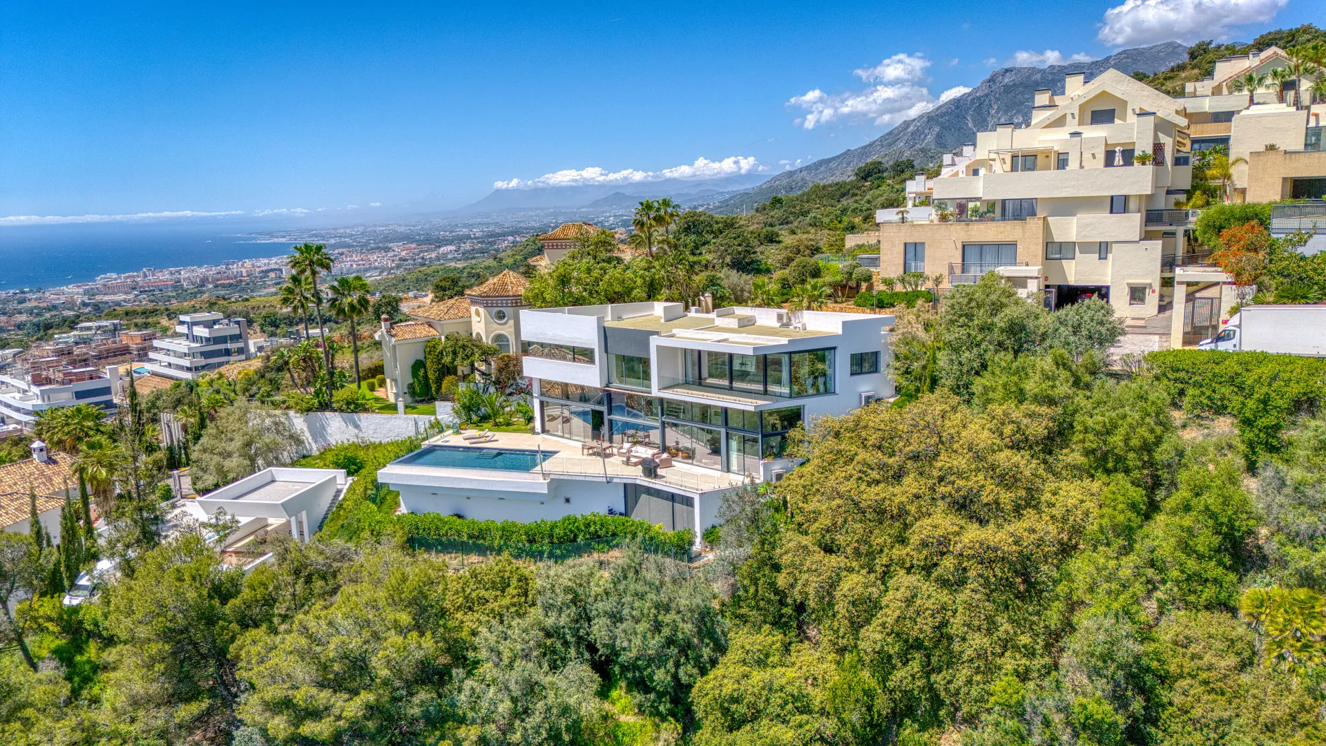 Villa con 5 dormitorios en venta en Los Altos de los Monteros