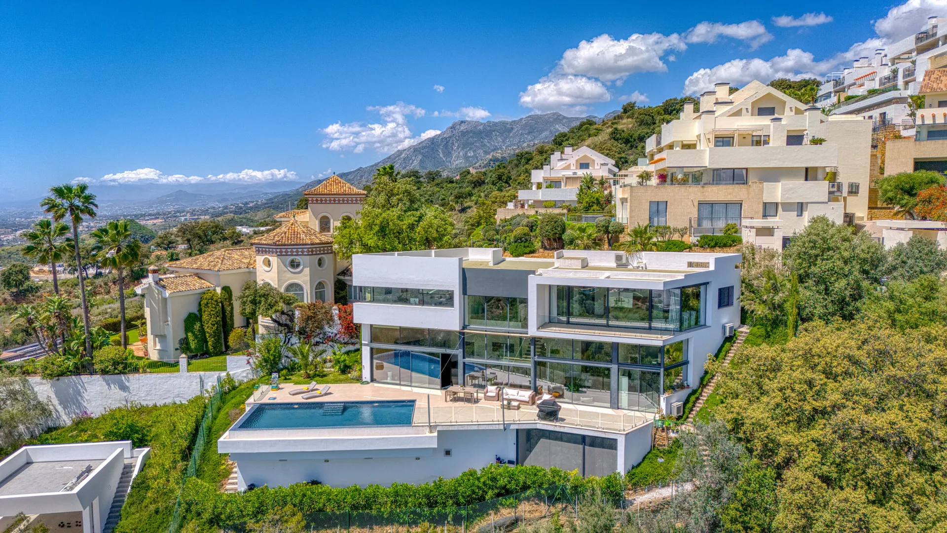 Villa con 5 dormitorios en venta en Los Altos de los Monteros