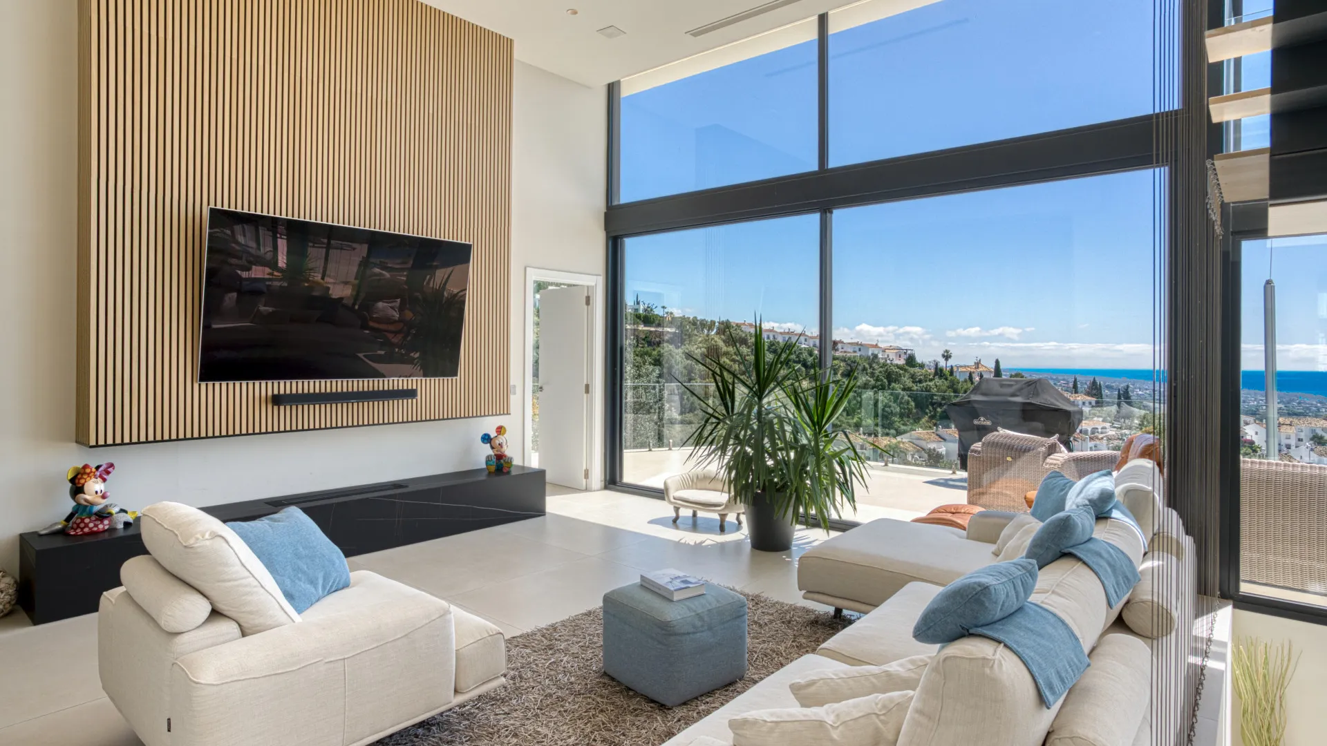 Villa con 5 dormitorios en venta en Los Altos de los Monteros