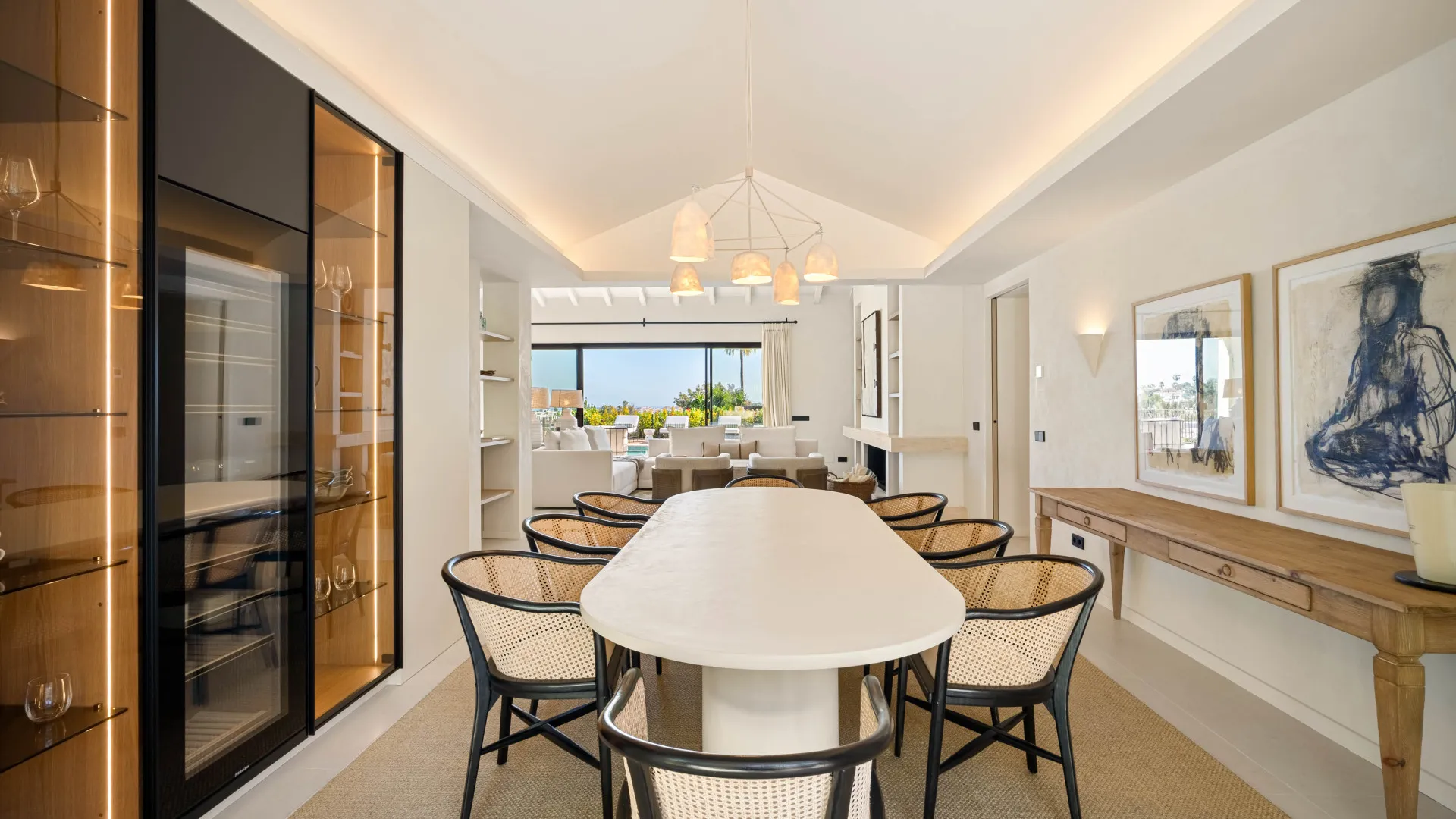 Buy villa with 4 bedrooms in Nueva Andalucia