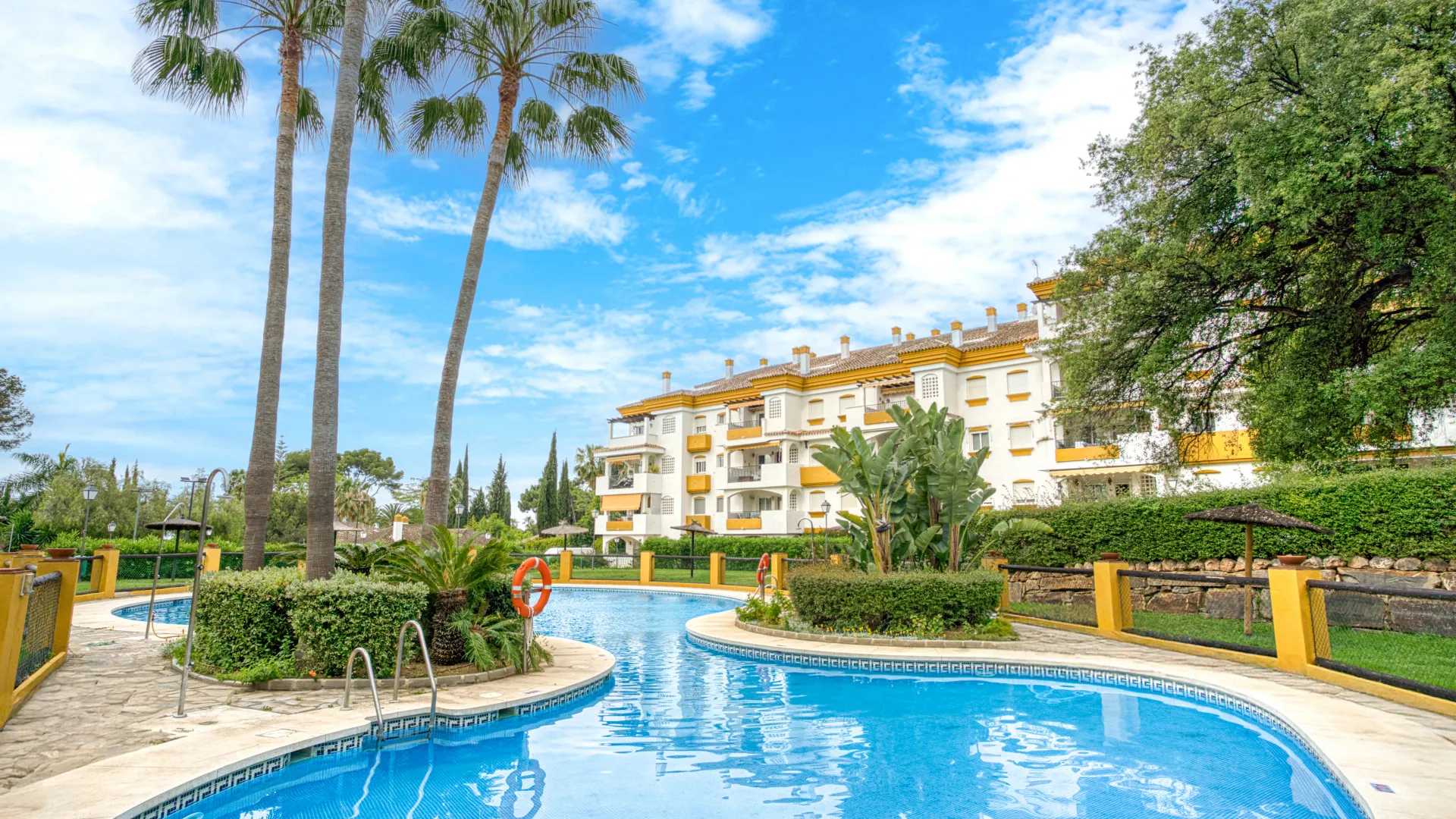 Apartamento planta baja en venta en Los Pinos de Nagüeles de 3 dormitorios