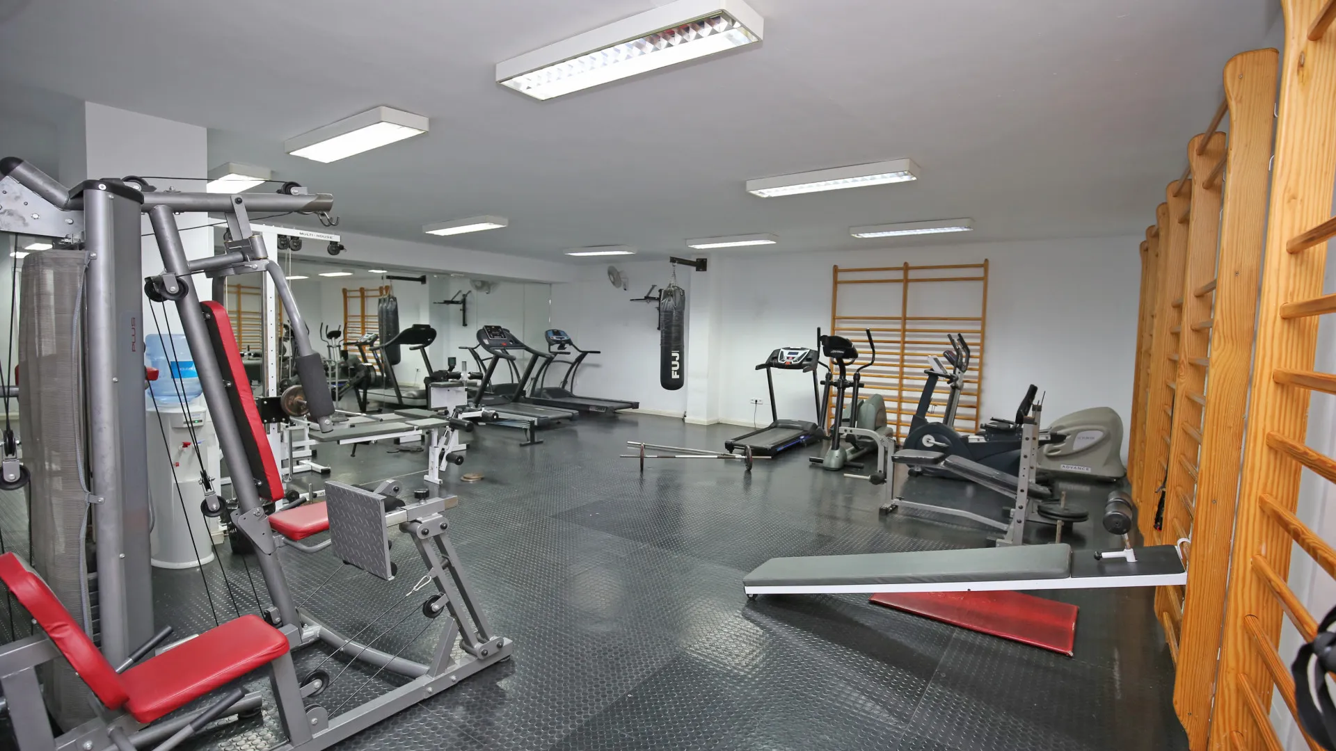 Buy 3 bedrooms duplex penthouse in Marbella Real