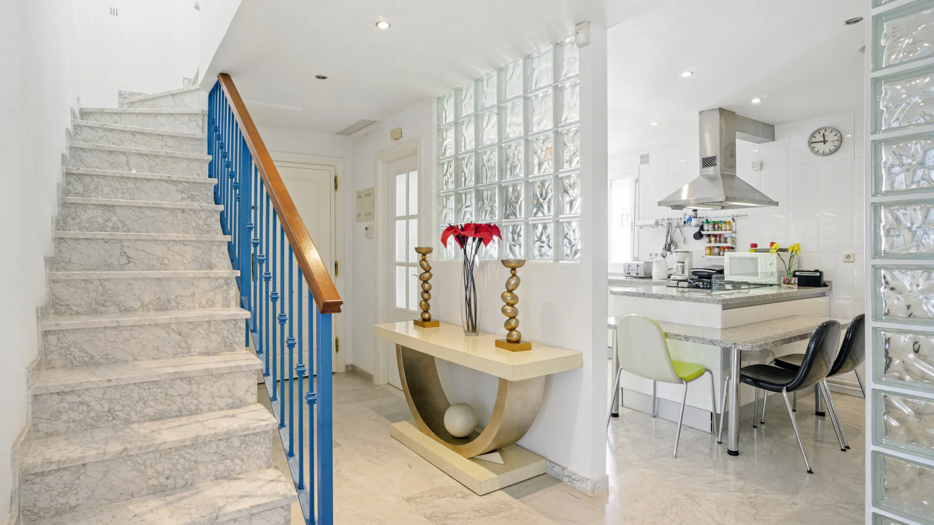 Buy 3 bedrooms duplex penthouse in Marbella Real