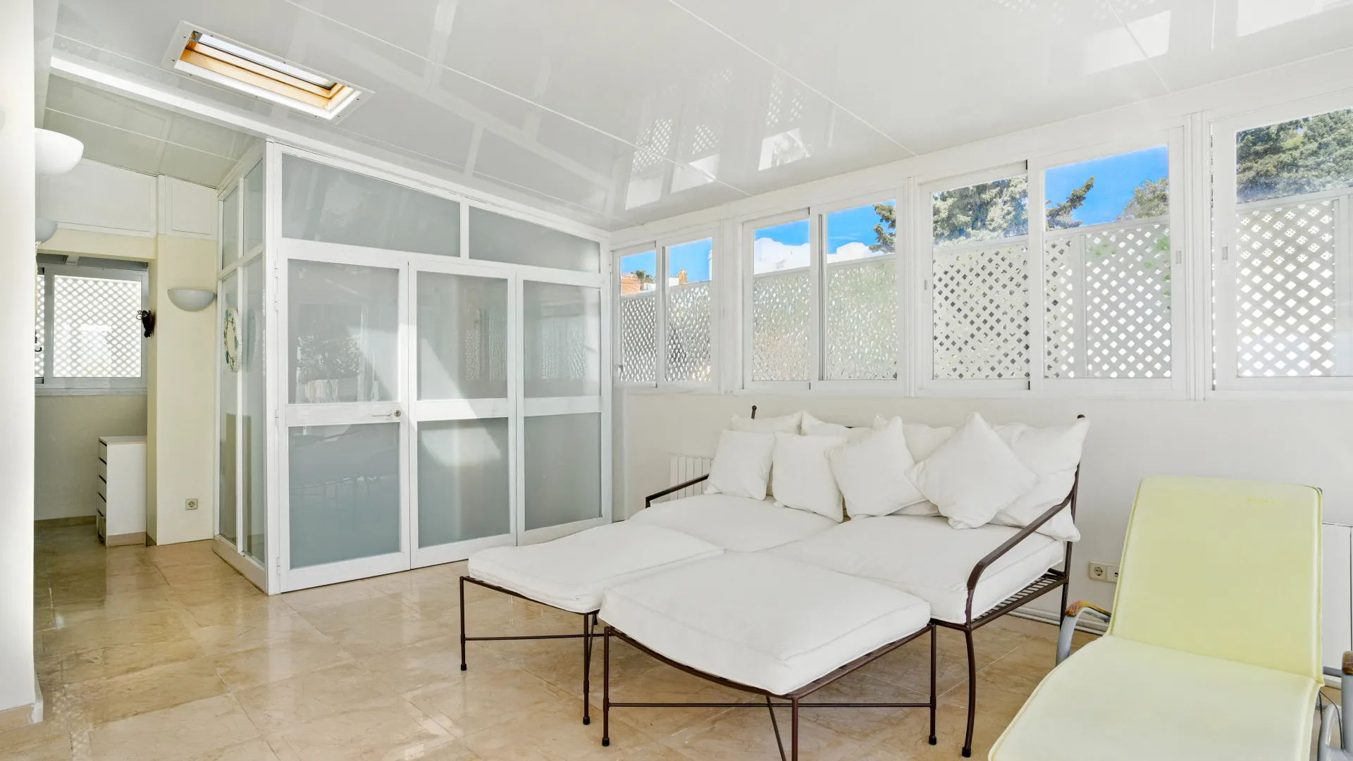Buy 3 bedrooms duplex penthouse in Marbella Real