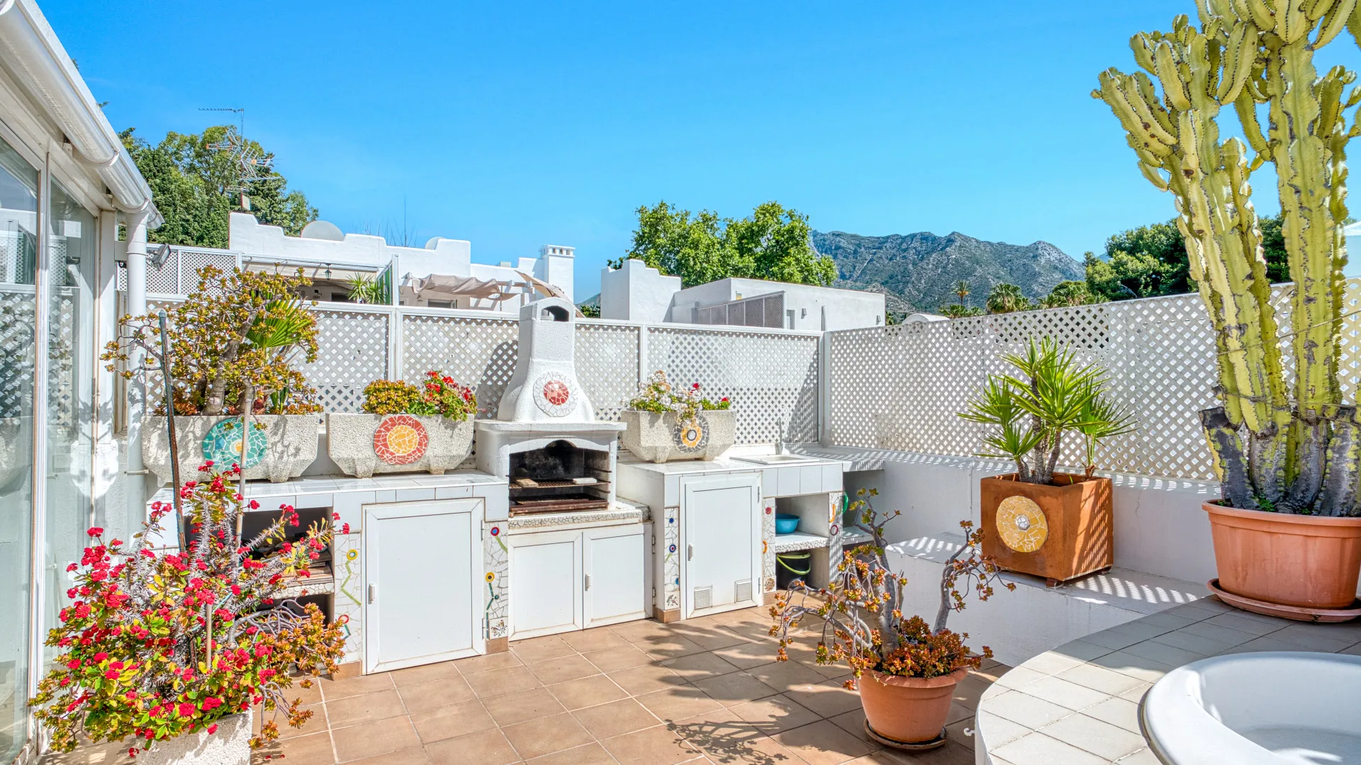Buy 3 bedrooms duplex penthouse in Marbella Real