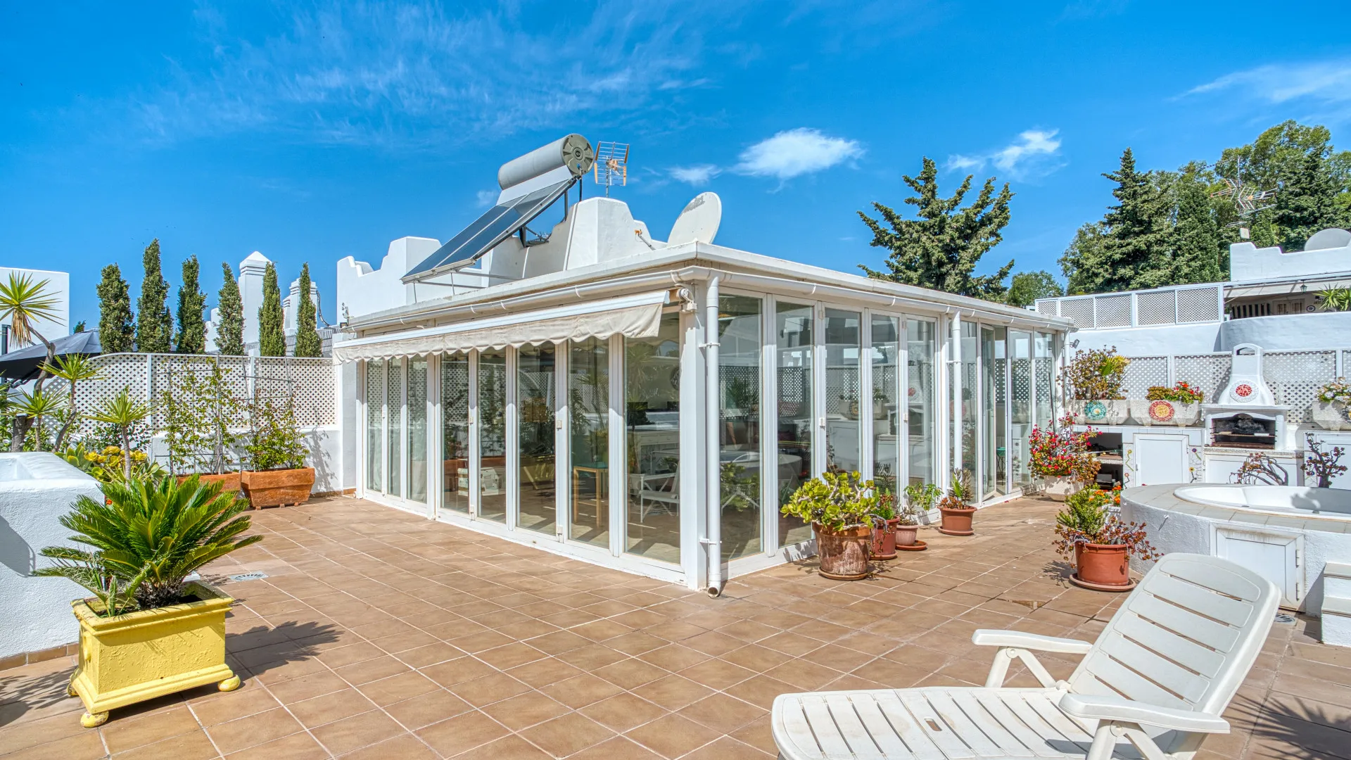 Buy 3 bedrooms duplex penthouse in Marbella Real