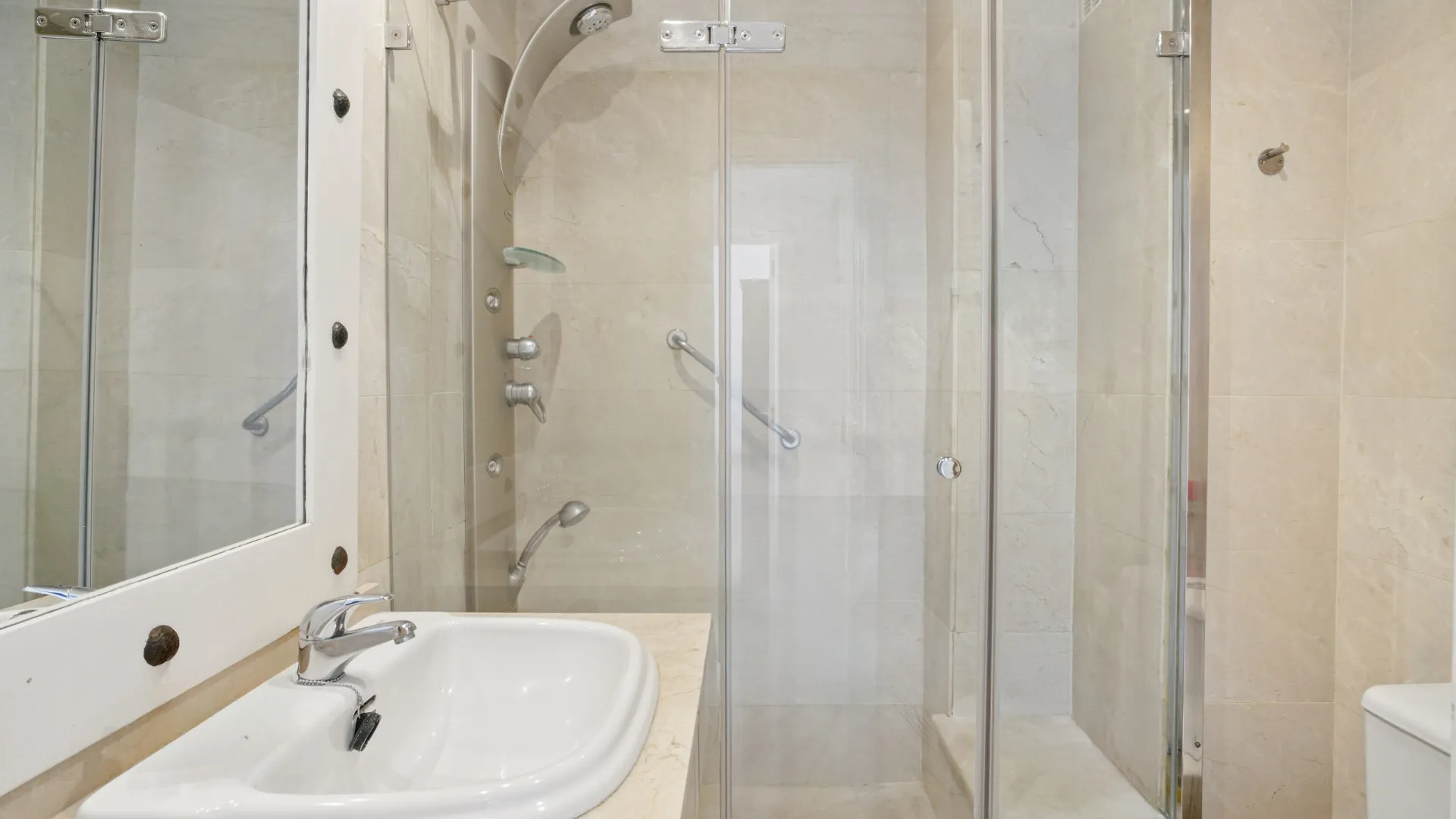Buy 3 bedrooms duplex penthouse in Marbella Real