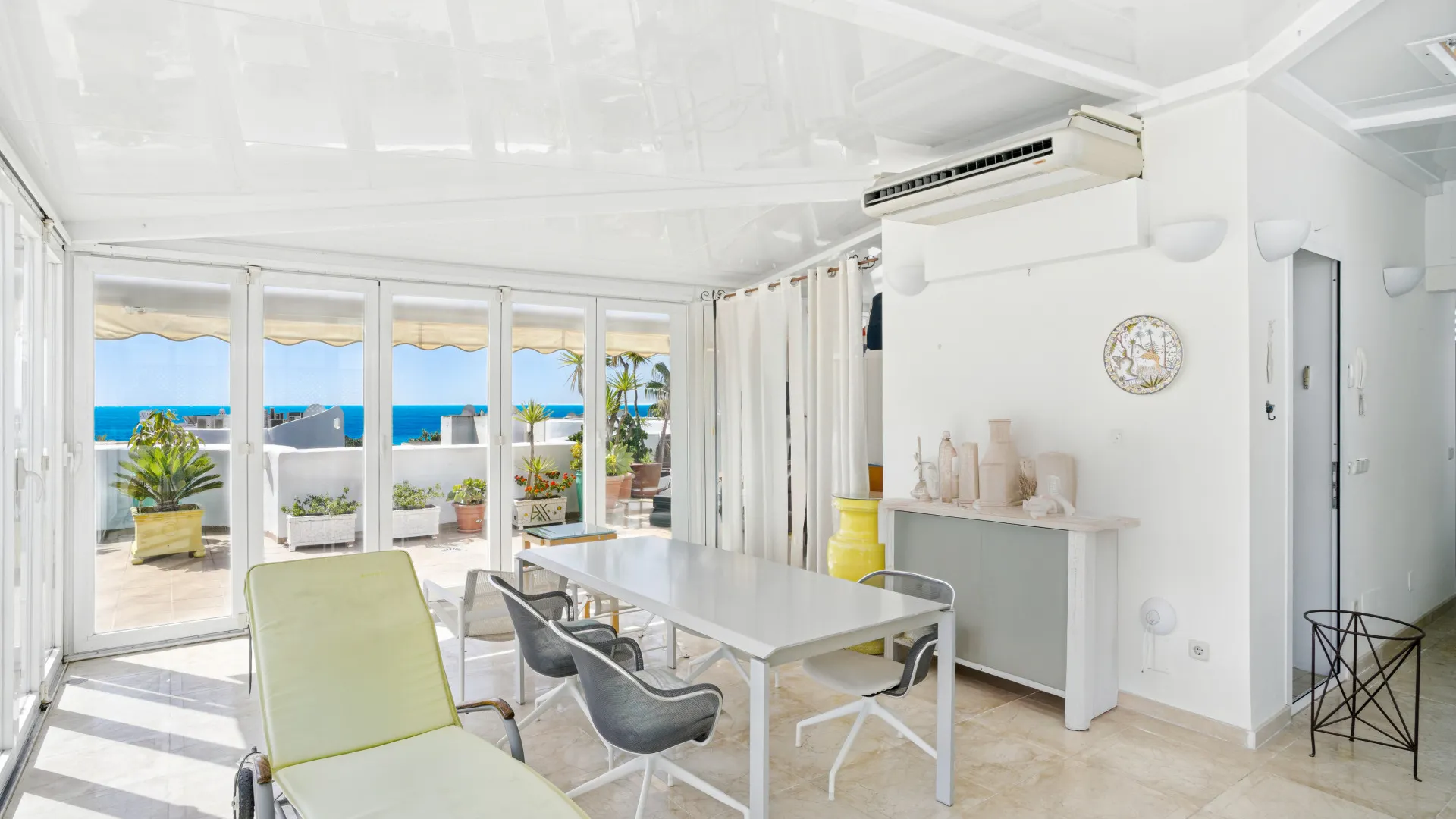 Buy 3 bedrooms duplex penthouse in Marbella Real