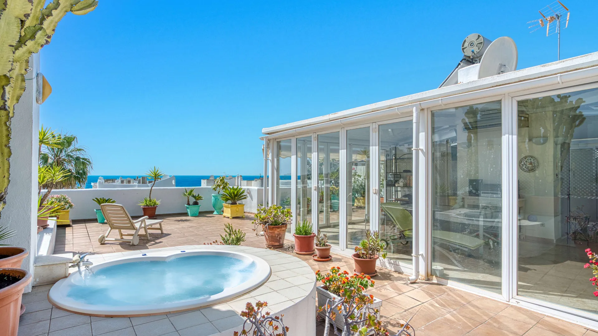 Buy 3 bedrooms duplex penthouse in Marbella Real