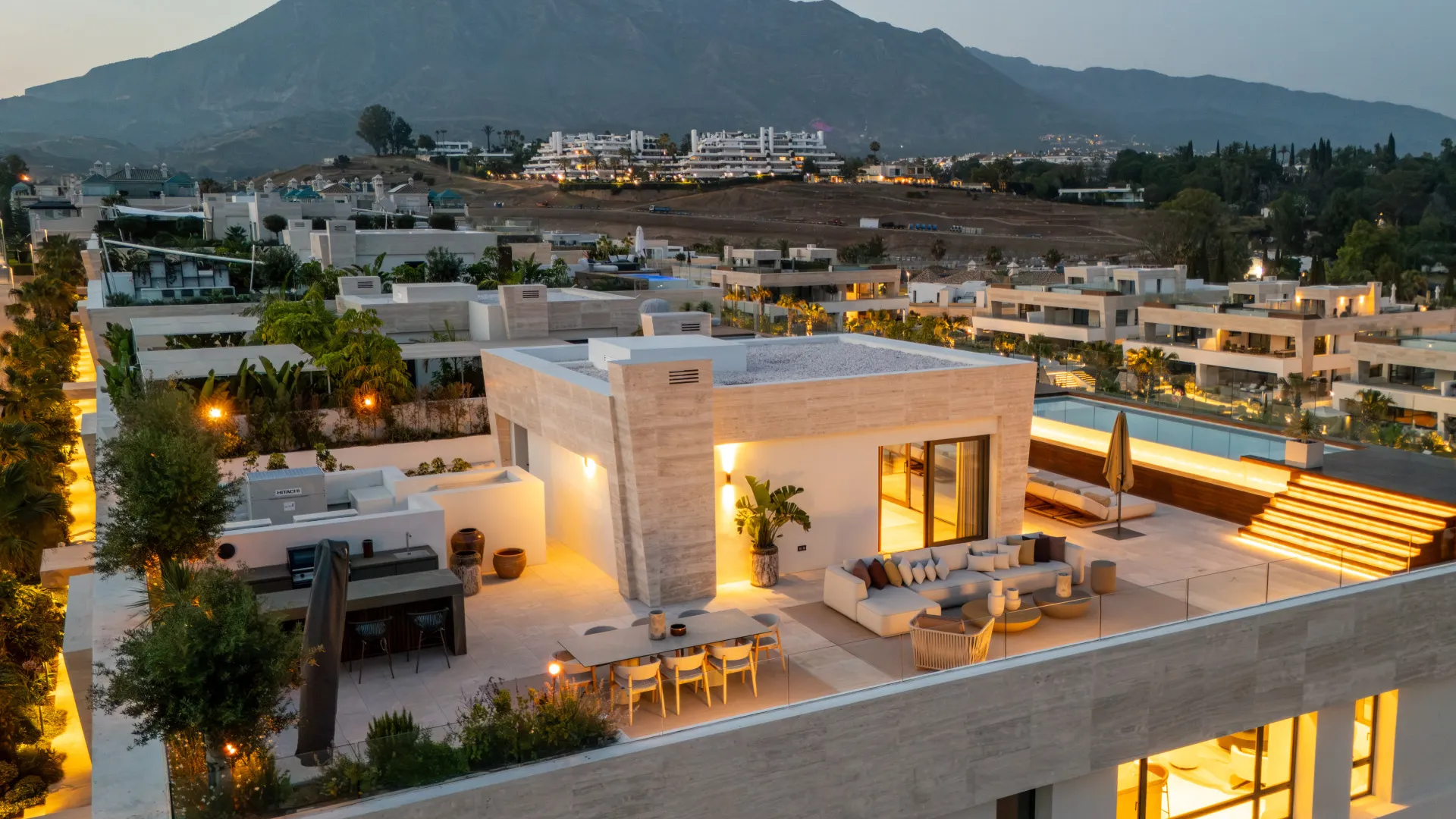 Atico duplex en venta con 4 dormitorios en Epic Marbella