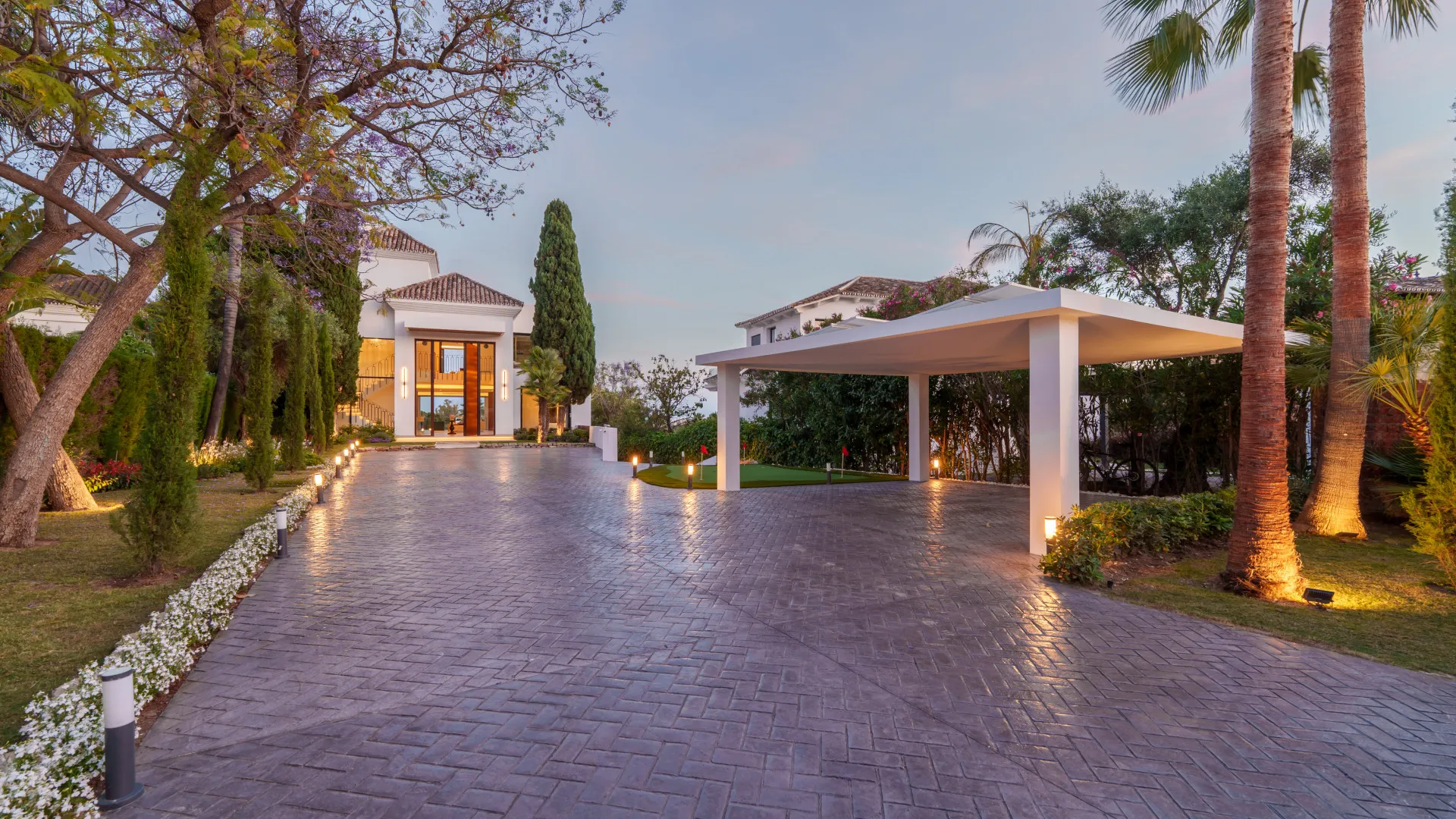 For sale Nueva Andalucia villa with 6 bedrooms