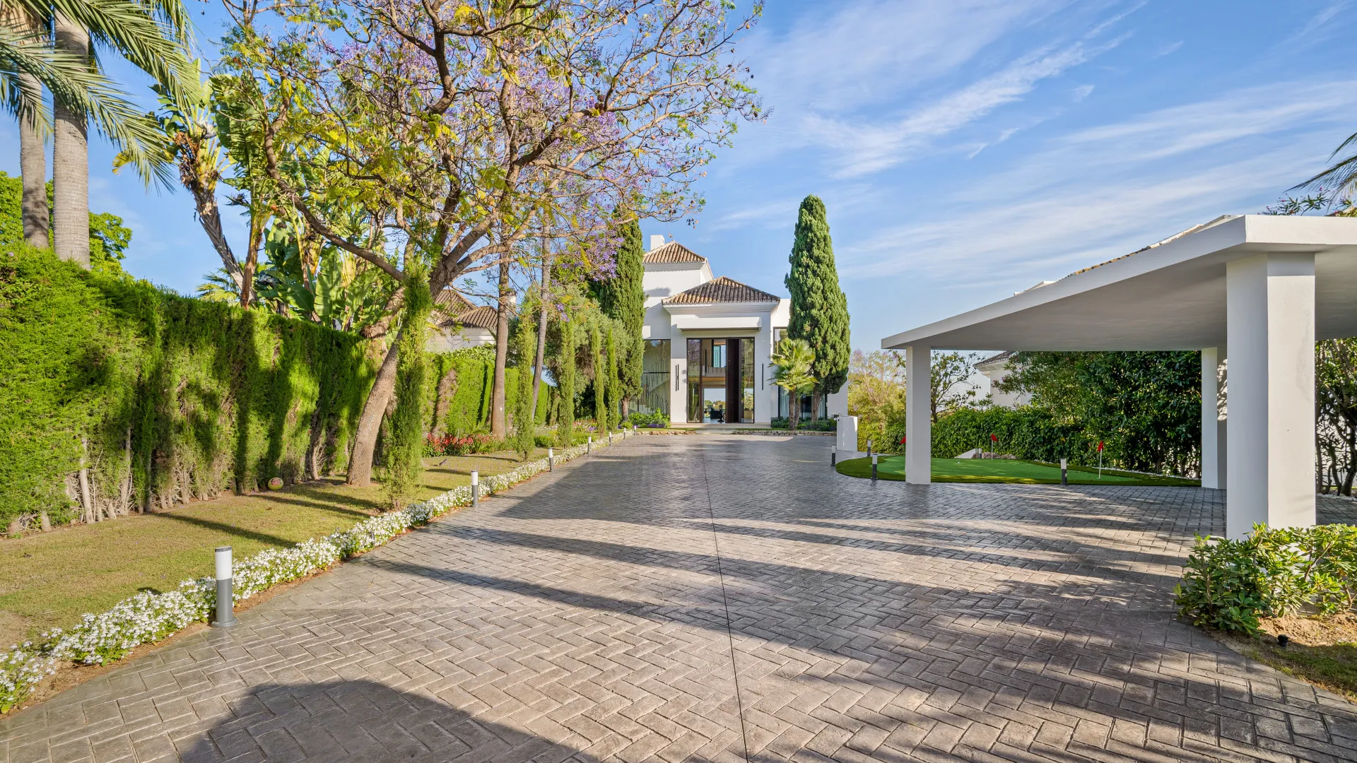 For sale Nueva Andalucia villa with 6 bedrooms