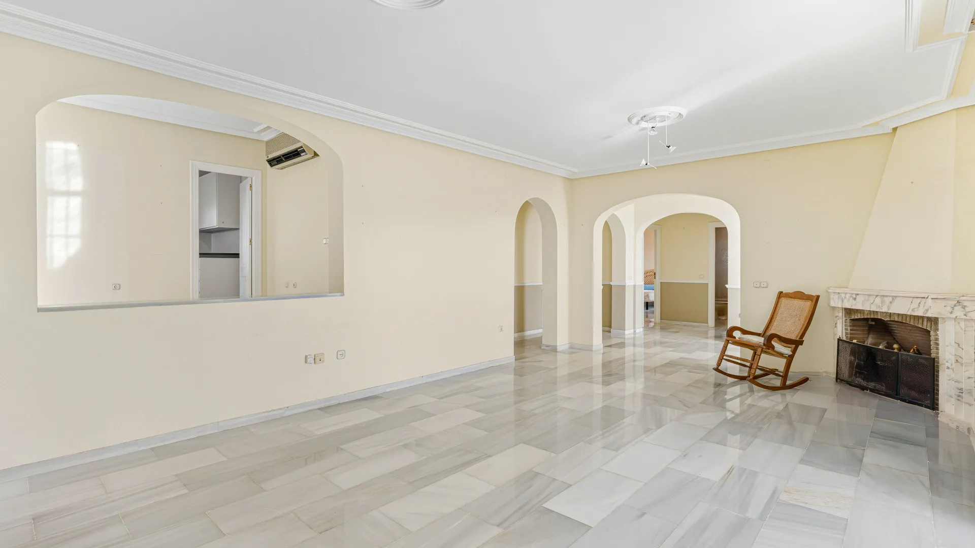 Buy villa in Riviera del Sol