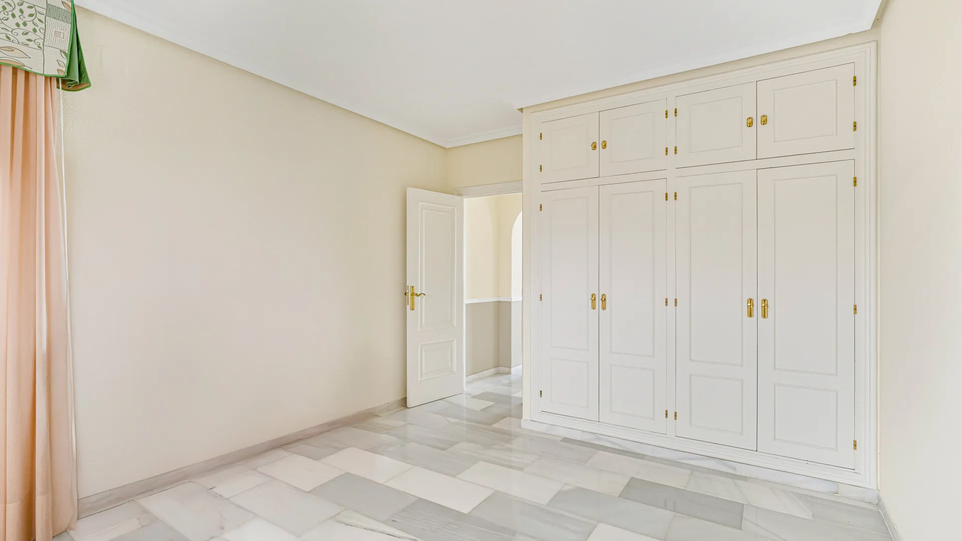 Buy villa in Riviera del Sol