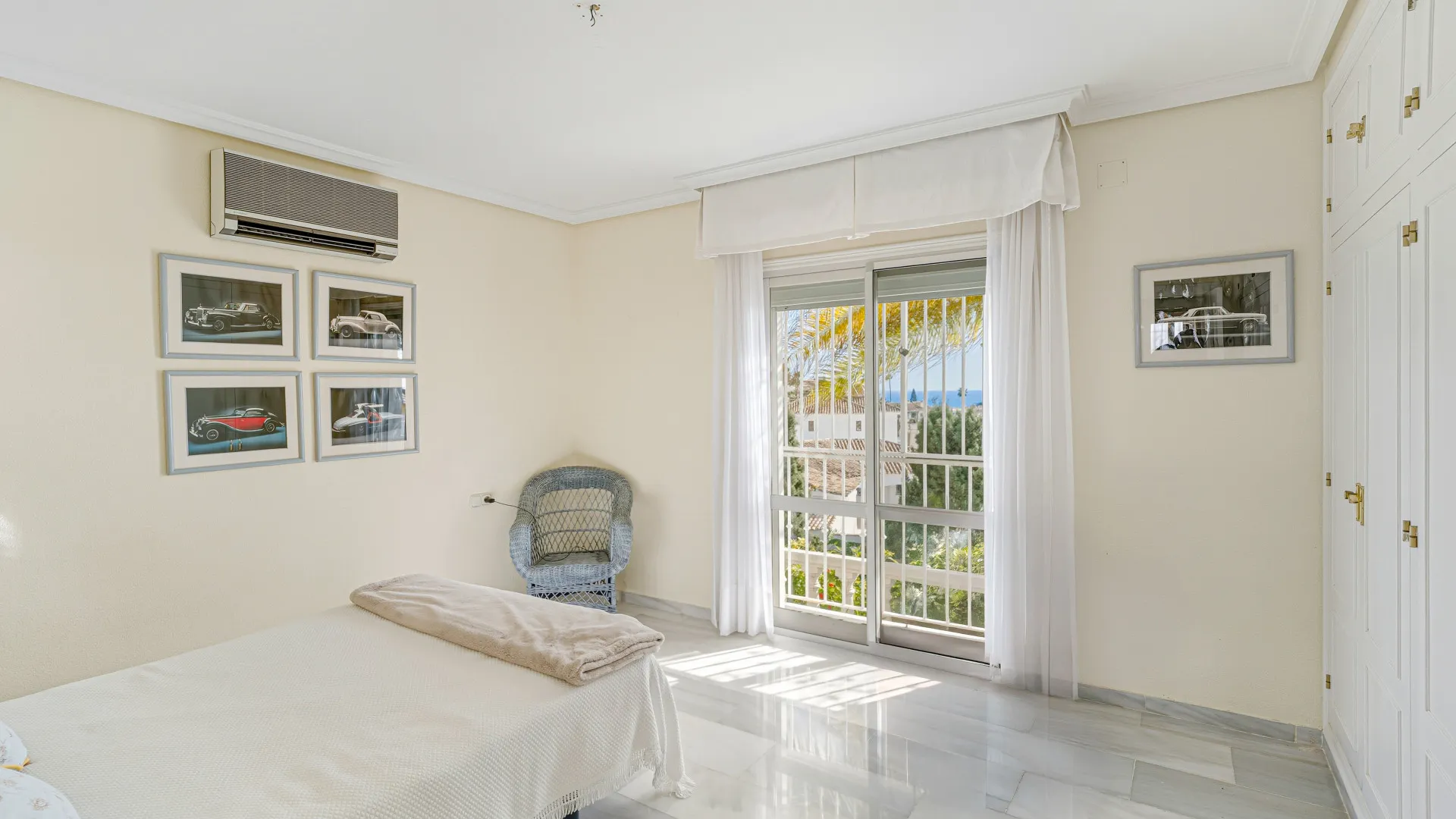 Buy villa in Riviera del Sol