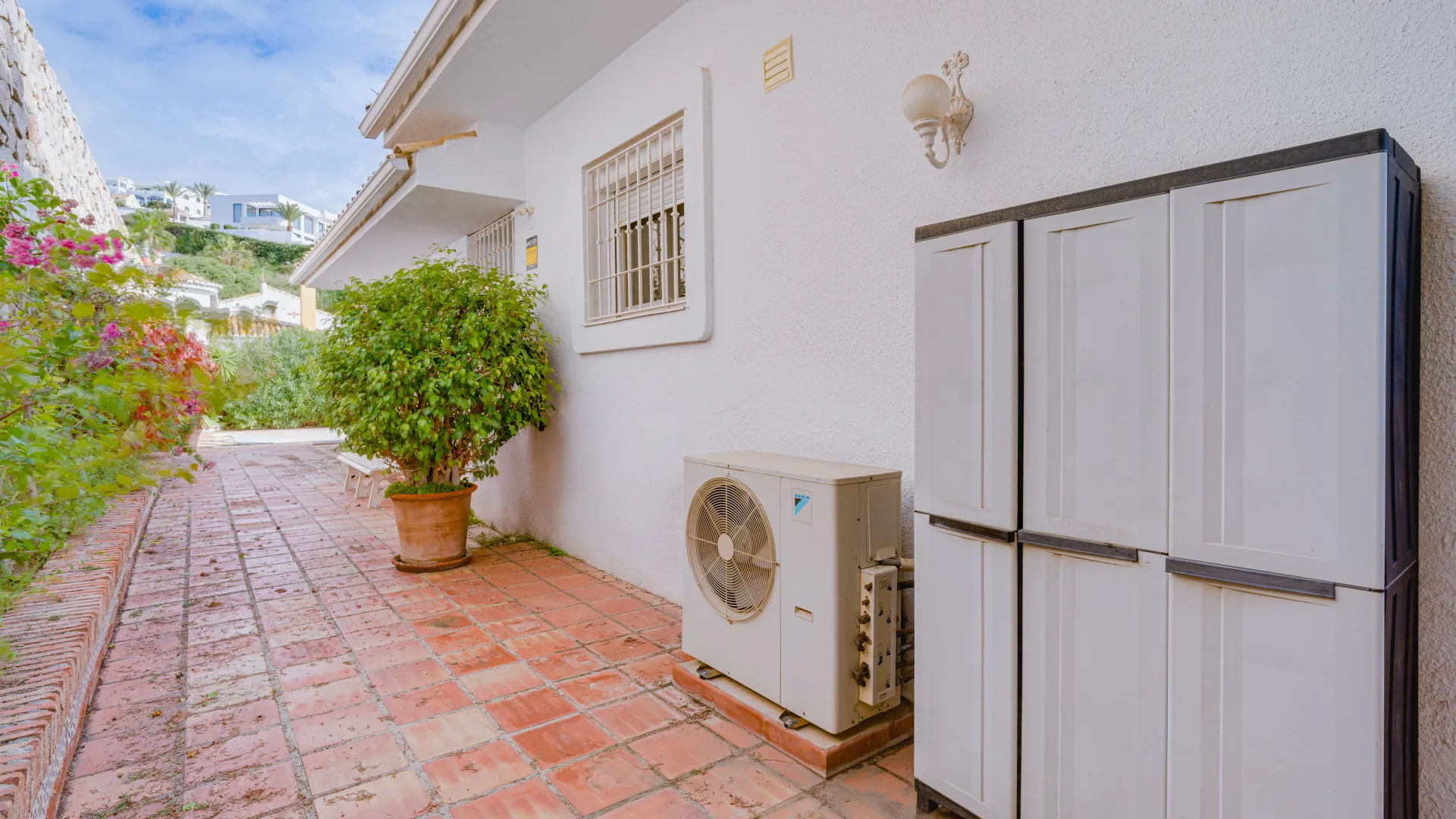 Buy villa in Riviera del Sol