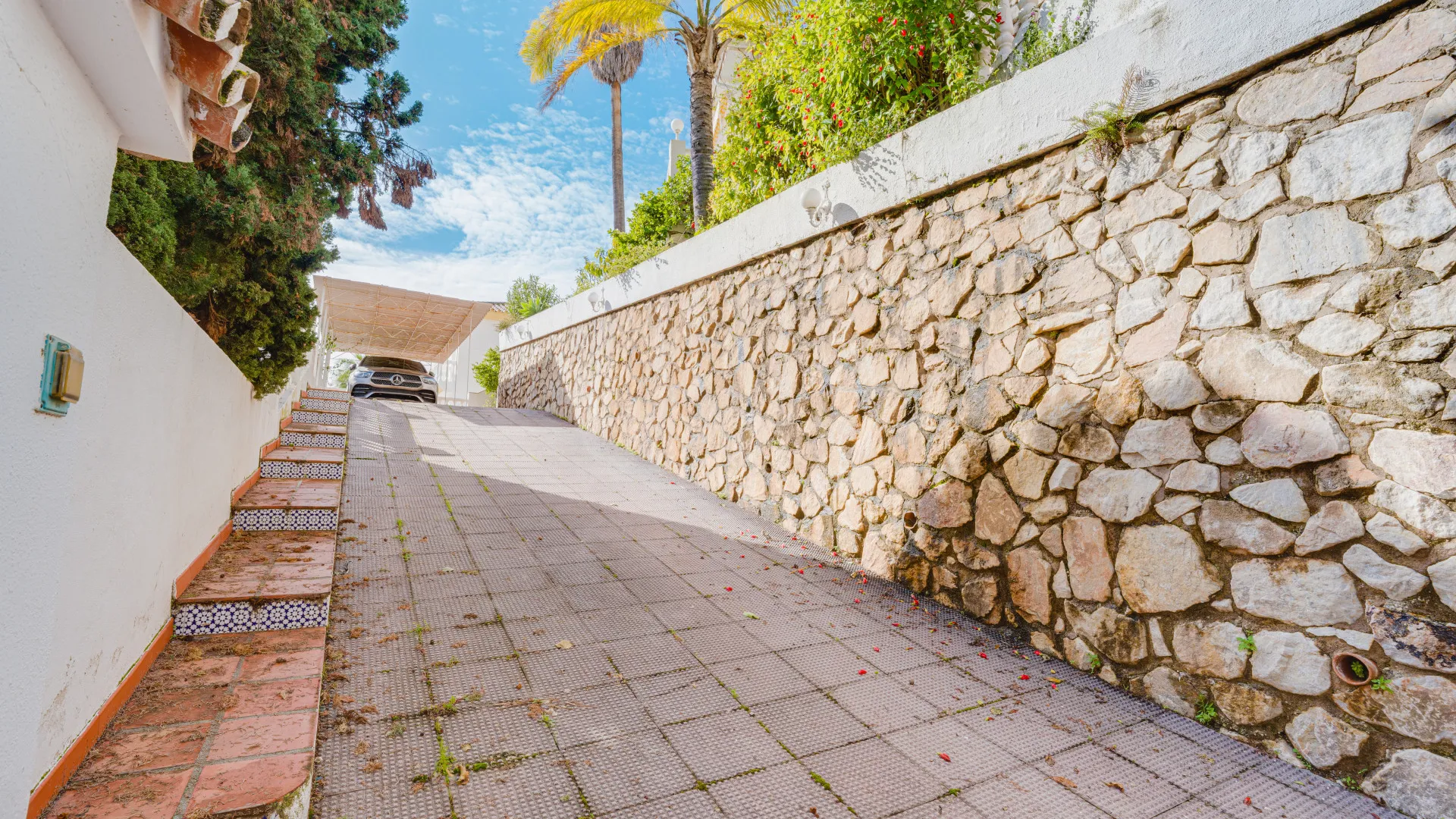 Buy villa in Riviera del Sol