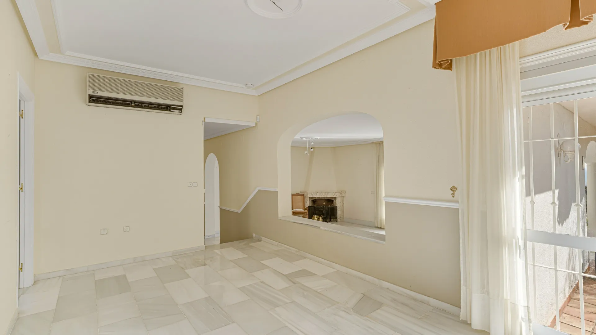 Buy villa in Riviera del Sol