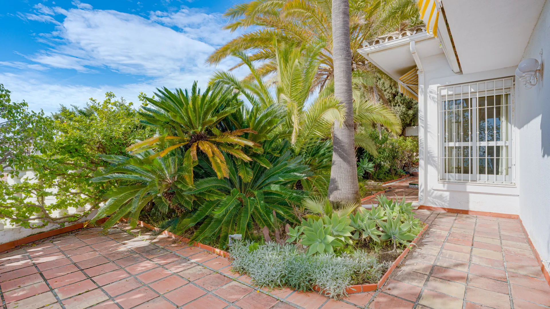 Buy villa in Riviera del Sol