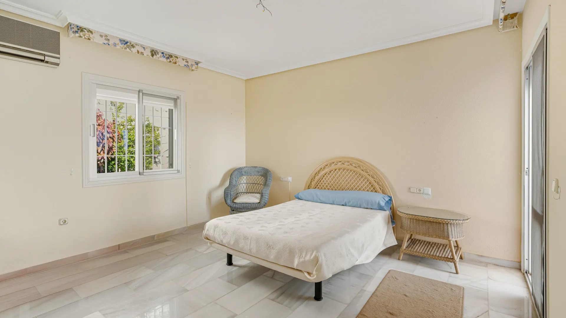 Buy villa in Riviera del Sol