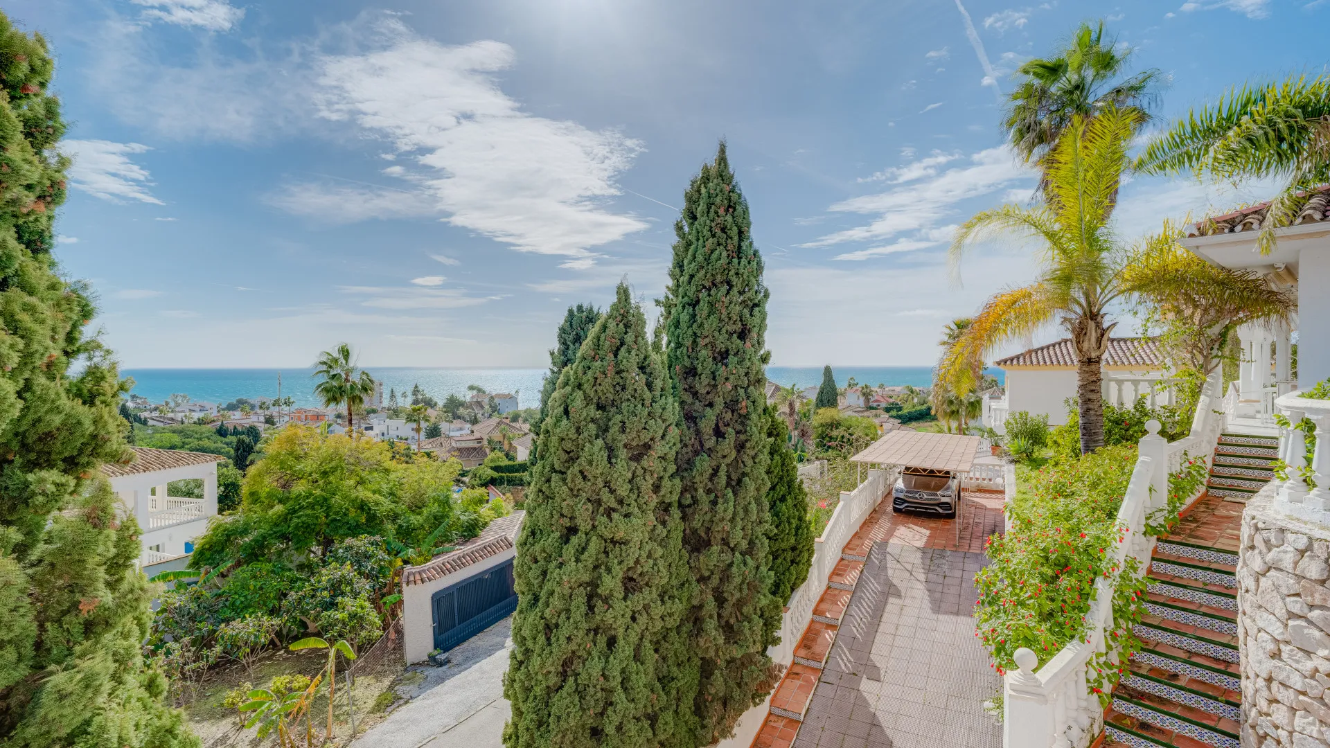 Buy villa in Riviera del Sol