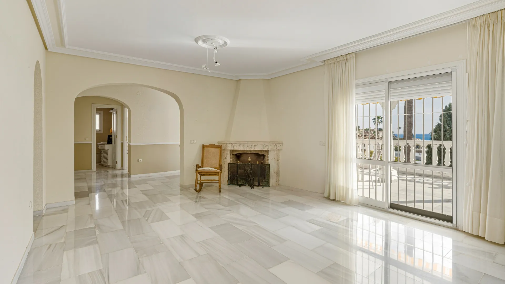 Buy villa in Riviera del Sol