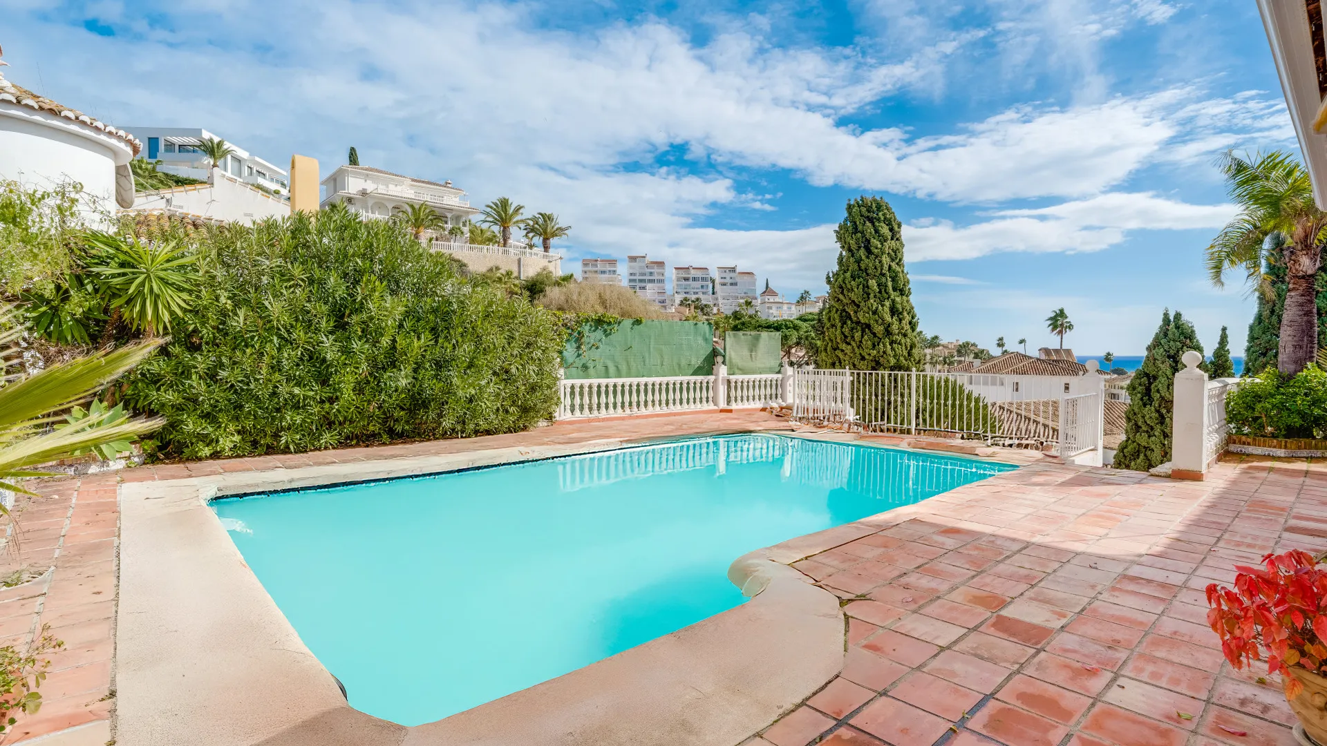 Buy villa in Riviera del Sol